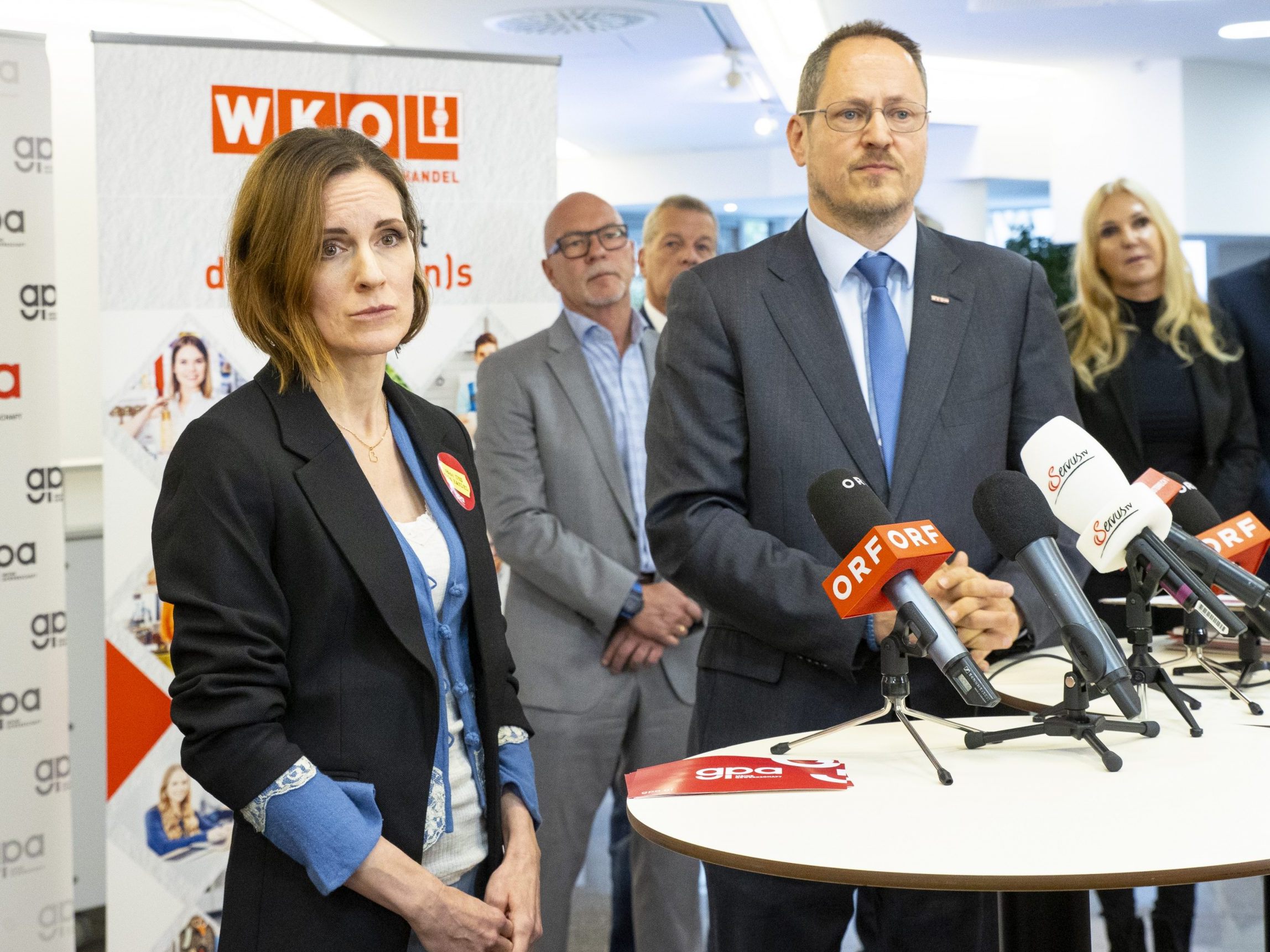 Chefverhandlerin Arnost und Bundesspartenobmann Trefelik vor dem Start der KV-Verhandlungen im Handel.