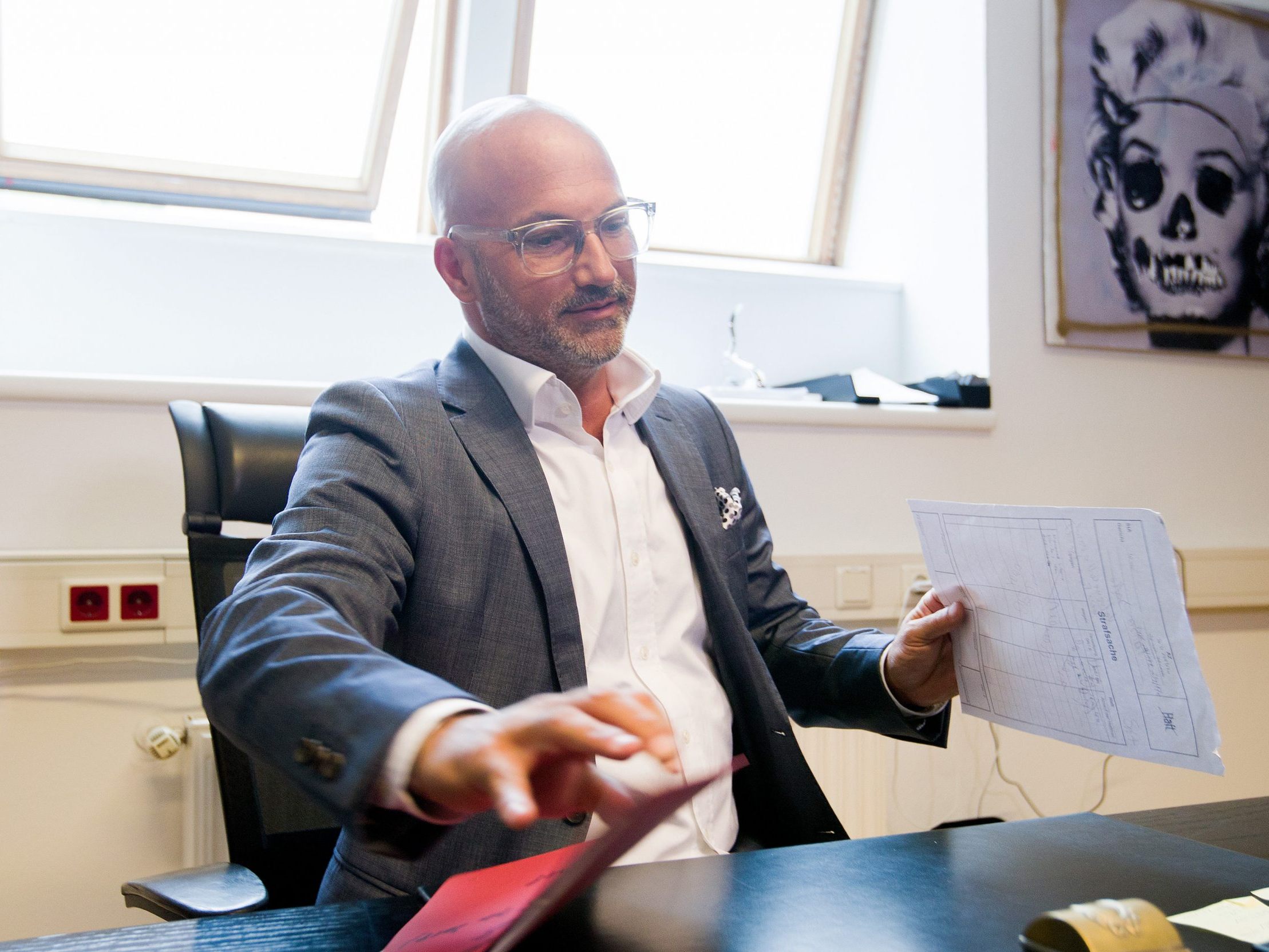 Entlastet werden die Beschuldigten aus Sicht von Verteidiger Rast von einem medizinischen Gutachten. Entlastet werden die Beschuldigten aus Sicht von Verteidiger Rast von einem medizinischen Gutachten.