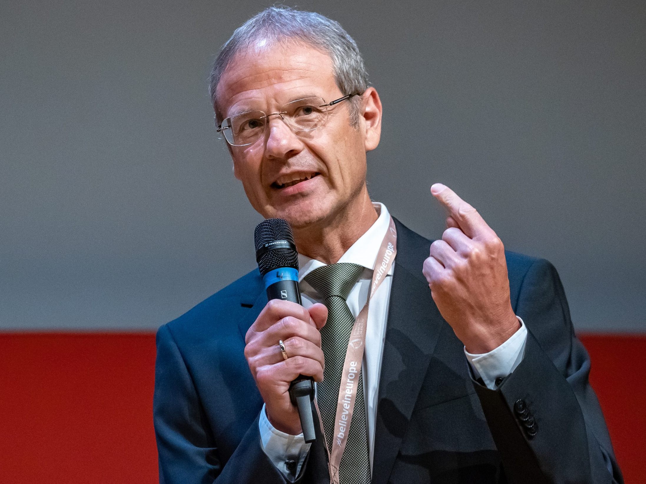 Eine Kündigung wäre frühestens 18 Monate nach Zustellung wirksam, bis dahin würde die Vereinbarung zur Versorgung von Asylwerbenden auch für das Burgenland weiter gelten. Eine Kündigung wäre frühestens 18 Monate nach Zustellung wirksam, bis dahin würde die Vereinbarung zur Versorgung von Asylwerbenden auch für das Burgenland weiter gelten.