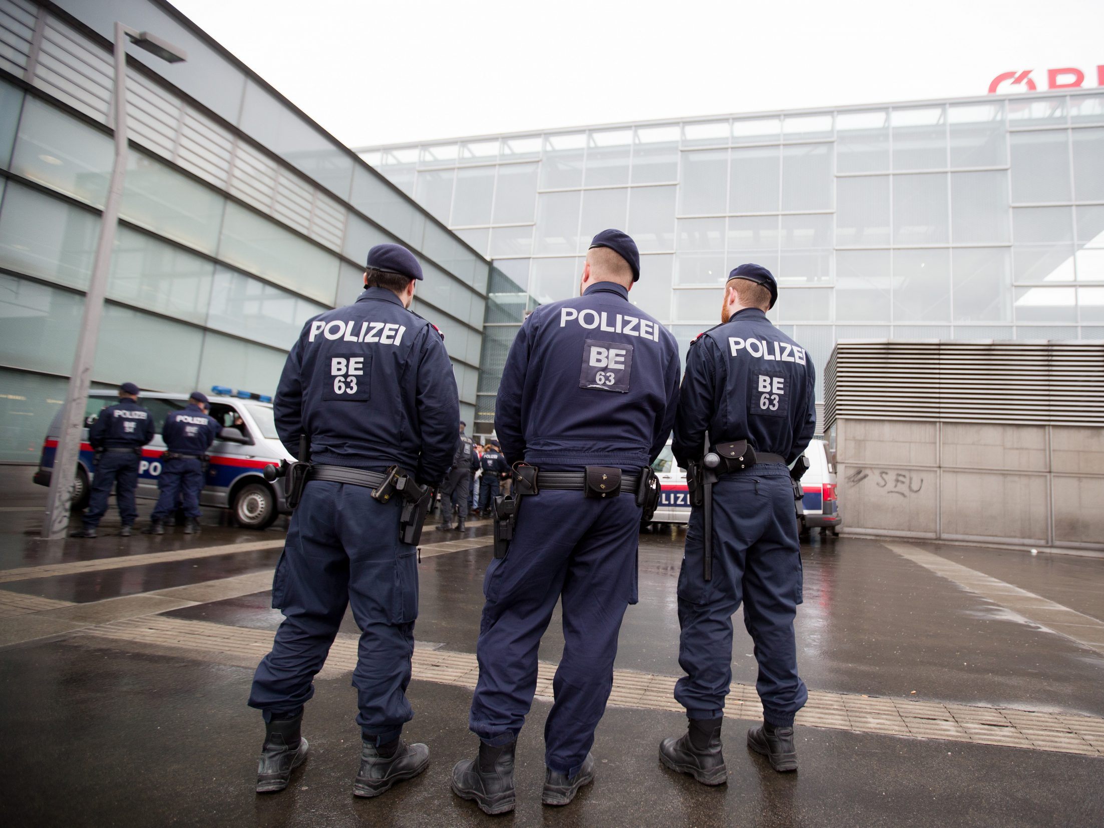 Polizeieinsatz am Wiener Praterstern. Polizeieinsatz am Wiener Praterstern.