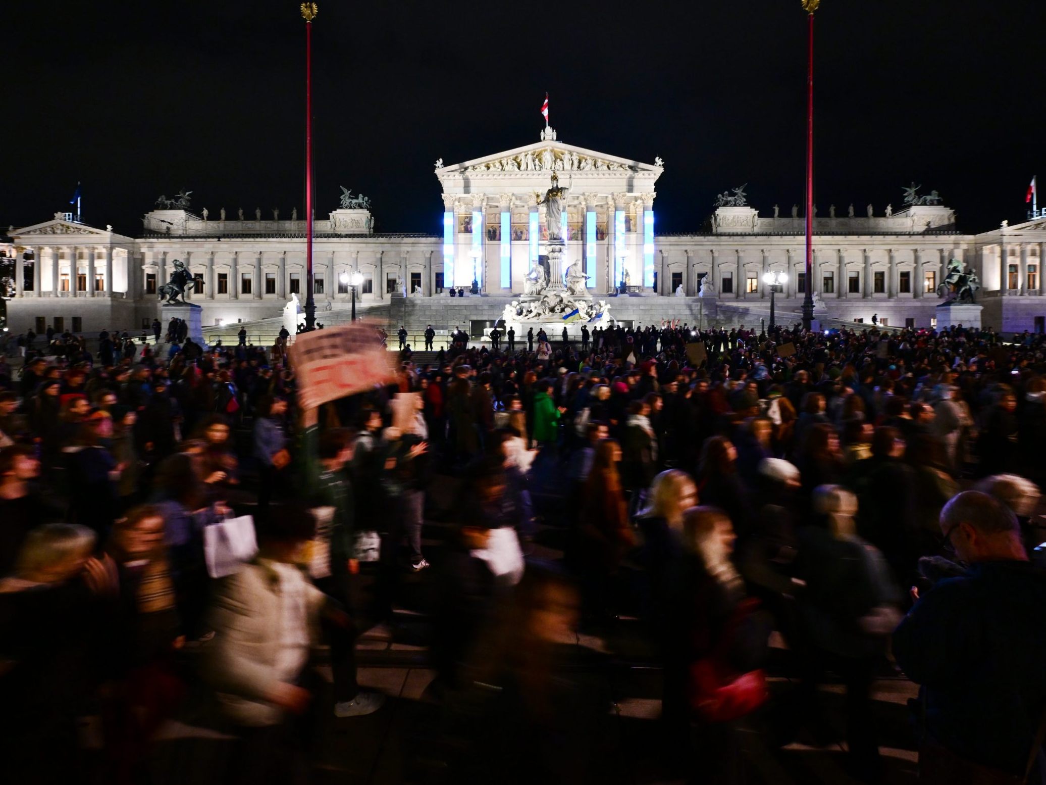 Teil nahmen neben zahlreichen Organisationen auch einige Grün-Politikerinnen. Teil nahmen neben zahlreichen Organisationen auch einige Grün-Politikerinnen.