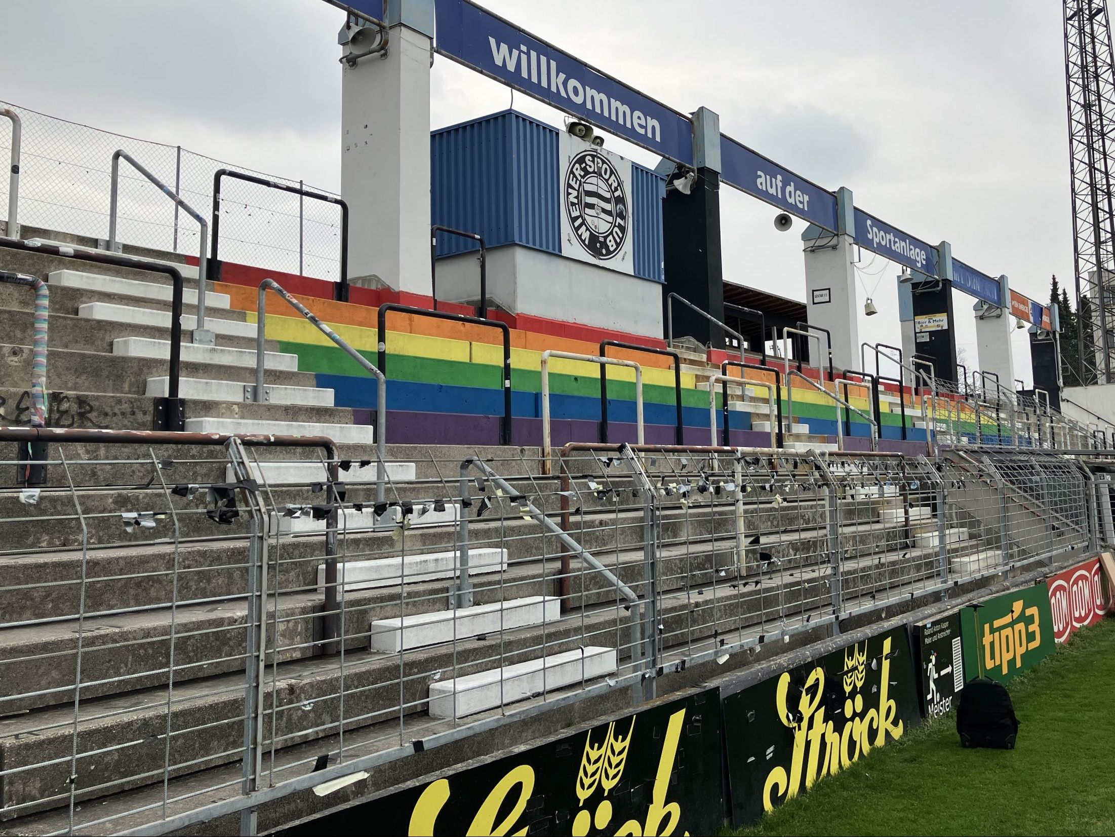 Die Friedhofstribüne im Sport-Club-Stadion wird neu gebaut. Die Friedhofstribüne im Sport-Club-Stadion wird neu gebaut.