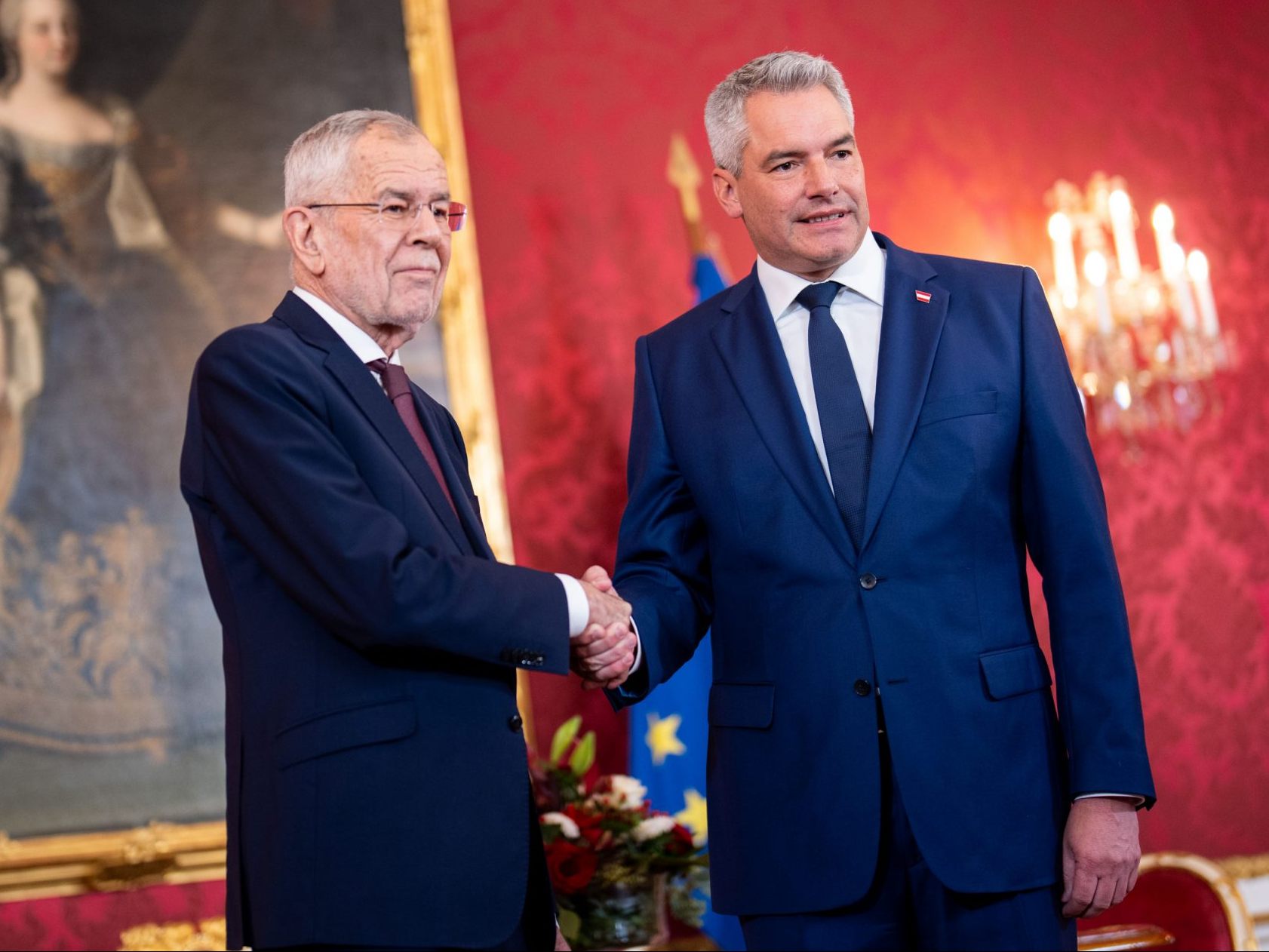 Kickl ist raus: Van der Bellen beauftragte Nehammer mit der Regierungsbildung. Kickl ist raus: Van der Bellen beauftragte Nehammer mit der Regierungsbildung.