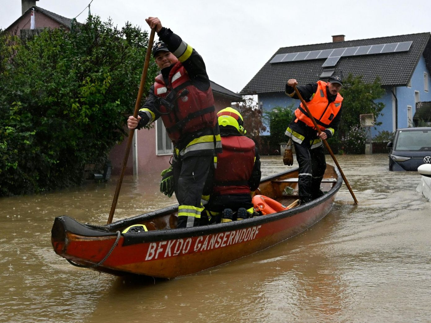 Niederschläge und Hochwasser hielten die Einsatzkräfte im September in Atem.