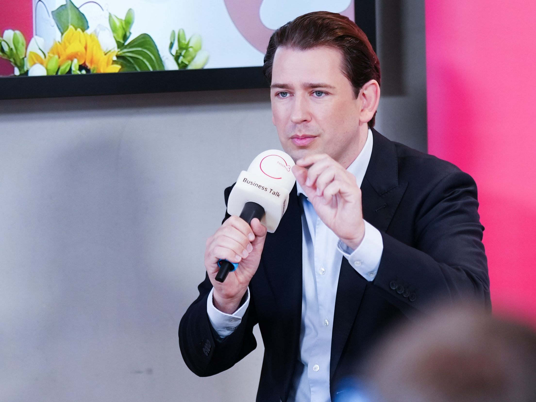 Der Signa - Masseverwalter will von Sebastian Kurz 750.000 Euro zurück.