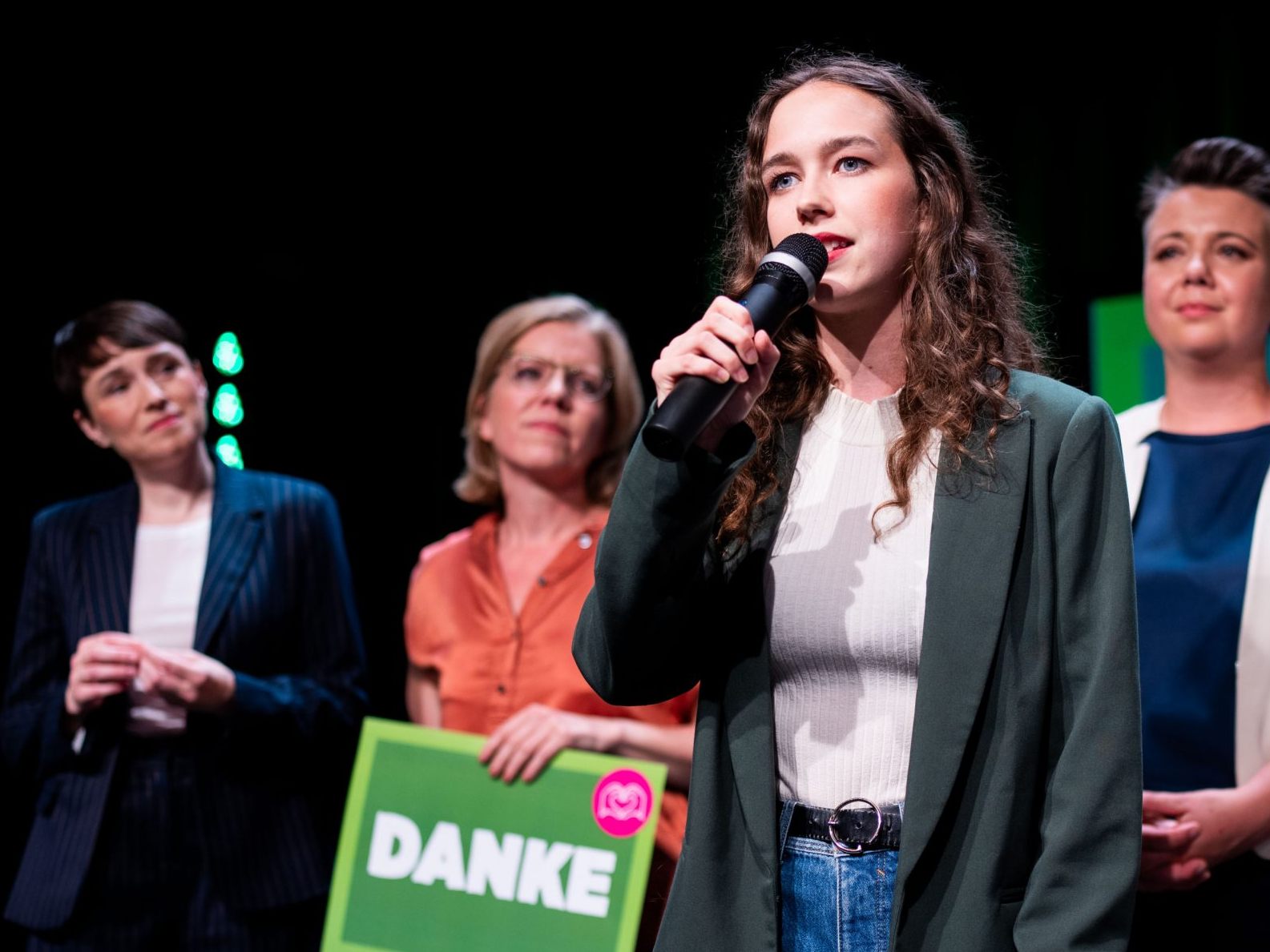 Schilling will jedes sechste EU-Abgeordnetengehalt spenden Schilling will jedes sechste EU-Abgeordnetengehalt spenden