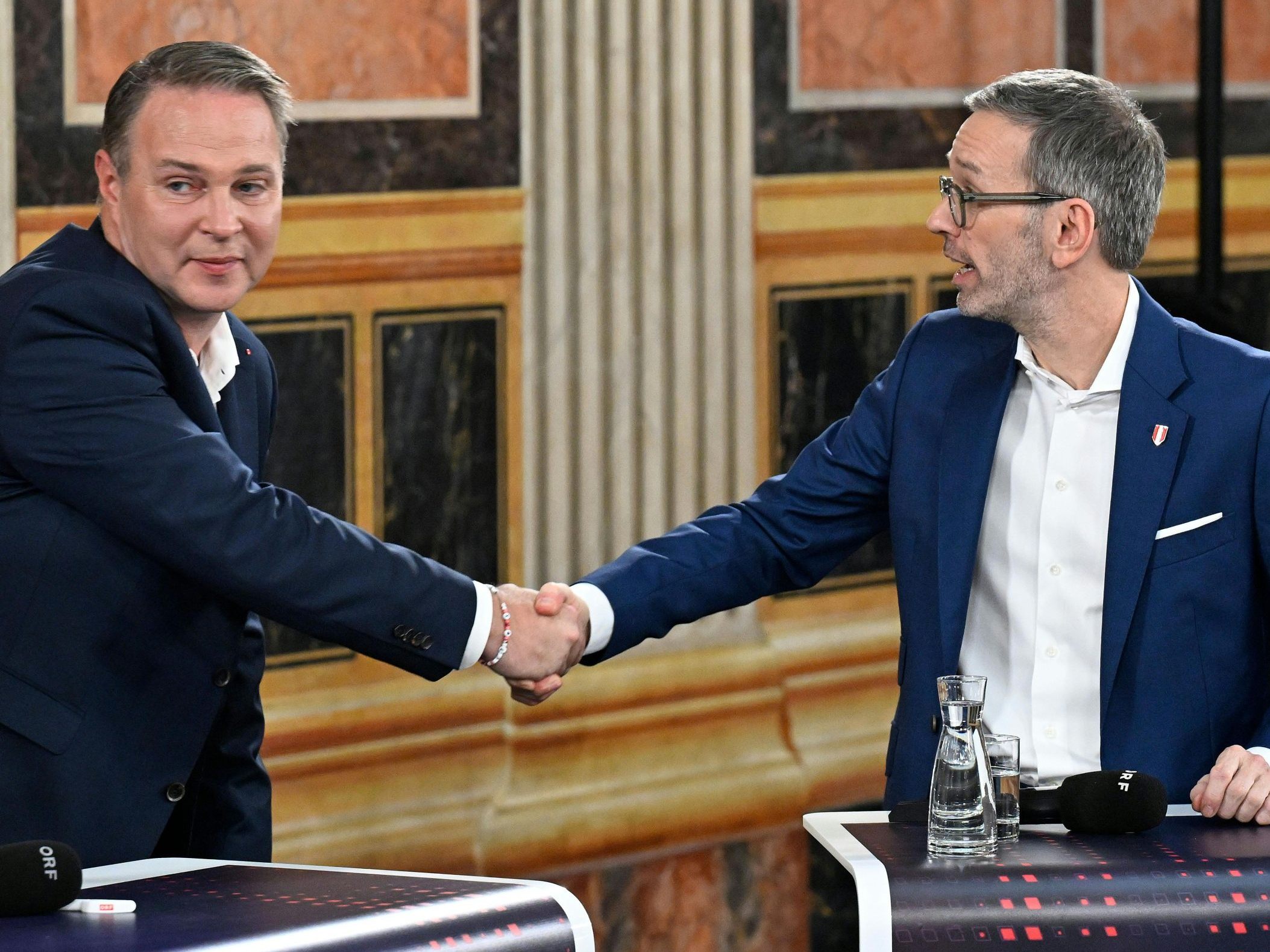 Kickl und Babler treffen sich erst Freitag.
