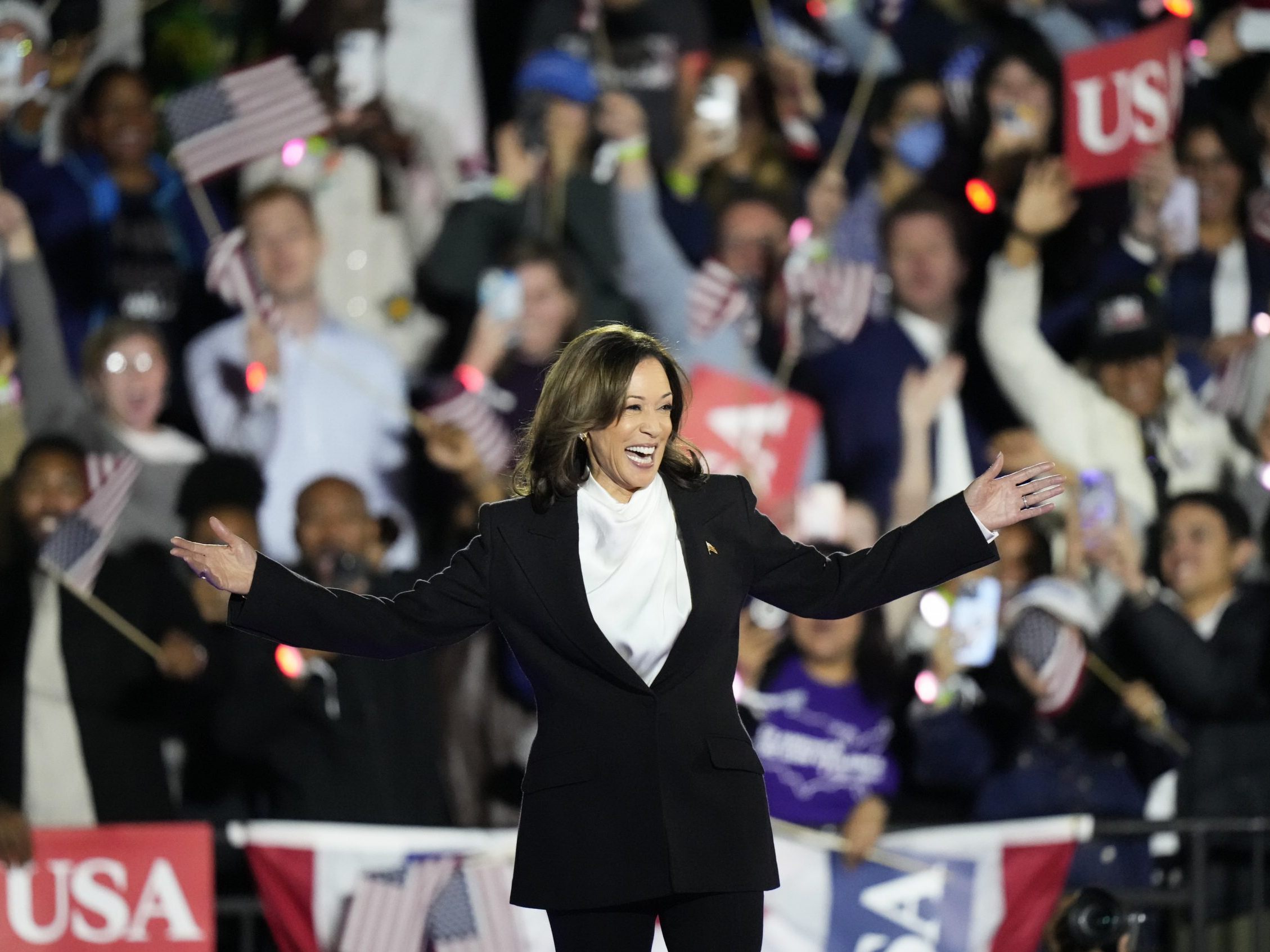 Kamala Harris ruft zu Zusammenhalt im Land auf. Kamala Harris ruft zu Zusammenhalt im Land auf.