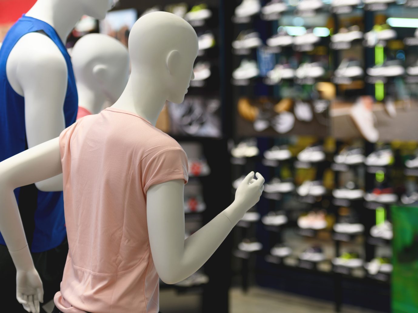 Die Krise im Sporthandel geht nun schon länger, wodurch die Händler auf vollen Lagern sitzen. Die Krise im Sporthandel geht nun schon länger, wodurch die Händler auf vollen Lagern sitzen.