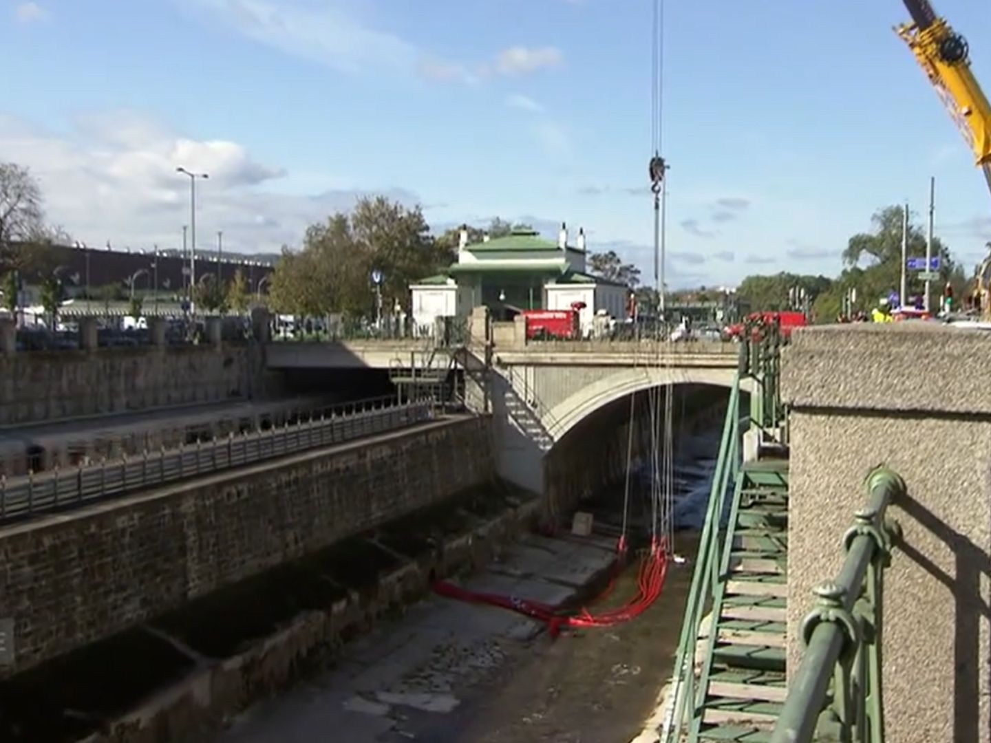 Der Wienfluss muss umgeleitet werden. Der Wienfluss muss umgeleitet werden.