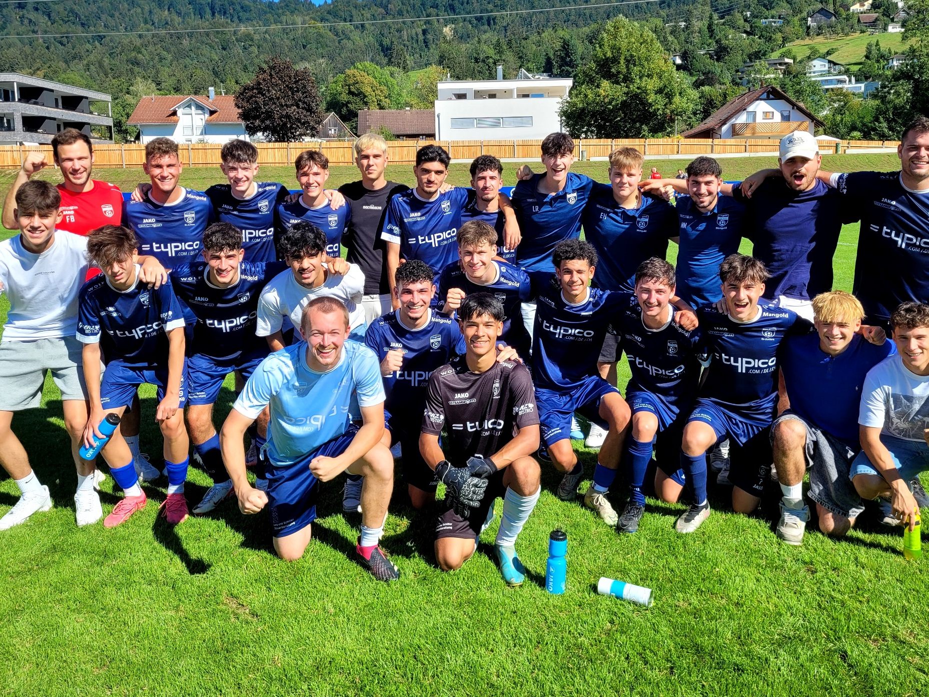 Bestens unterwegs sind die SV typico Lochau Juniors in der 3. Landesklasse. Am Samstag kommt das 1b-Team aus Gaißau. Spielbeginn im „Heimspiel-Doppel“ im Stadion Hoferfeld ist um 13.30 Uhr.