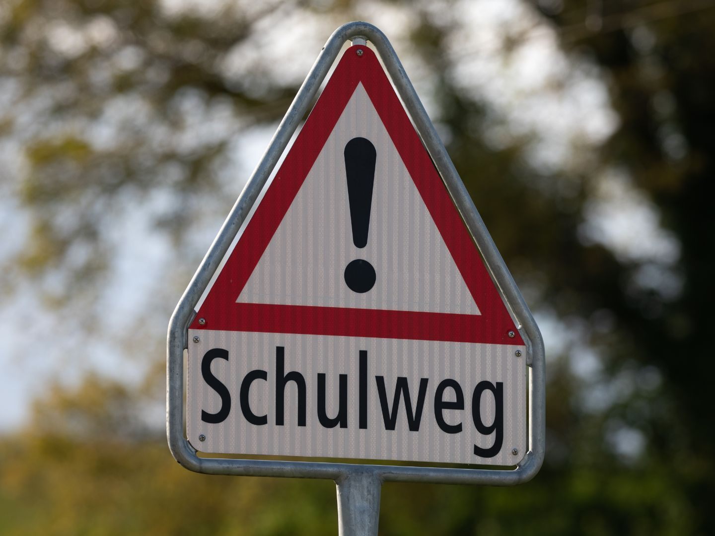 Der Schulweg birgt Herausforderungen und Gefahren für kleine und auch für große Kinder. Der Schulweg birgt Herausforderungen und Gefahren für kleine und auch für große Kinder.