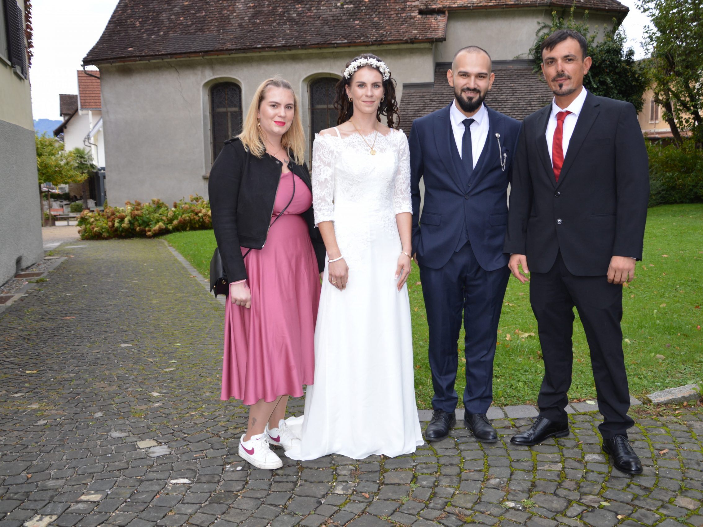 Sabrina Heuberger und Enes Yörüko haben geheiratet. Sabrina Heuberger und Enes Yörüko haben geheiratet.
