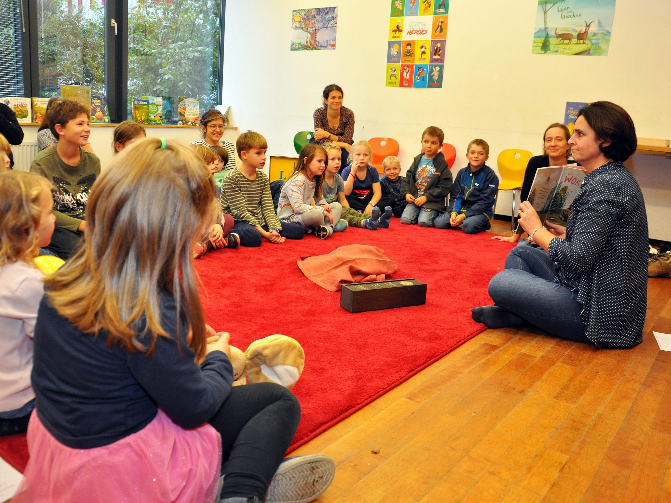 Beim Tag der offenen Tür der Bücherei Oberdorf wurden stündlich Lesungen für Kinder angeboten. Beim Tag der offenen Tür der Bücherei Oberdorf wurden stündlich Lesungen für Kinder angeboten.