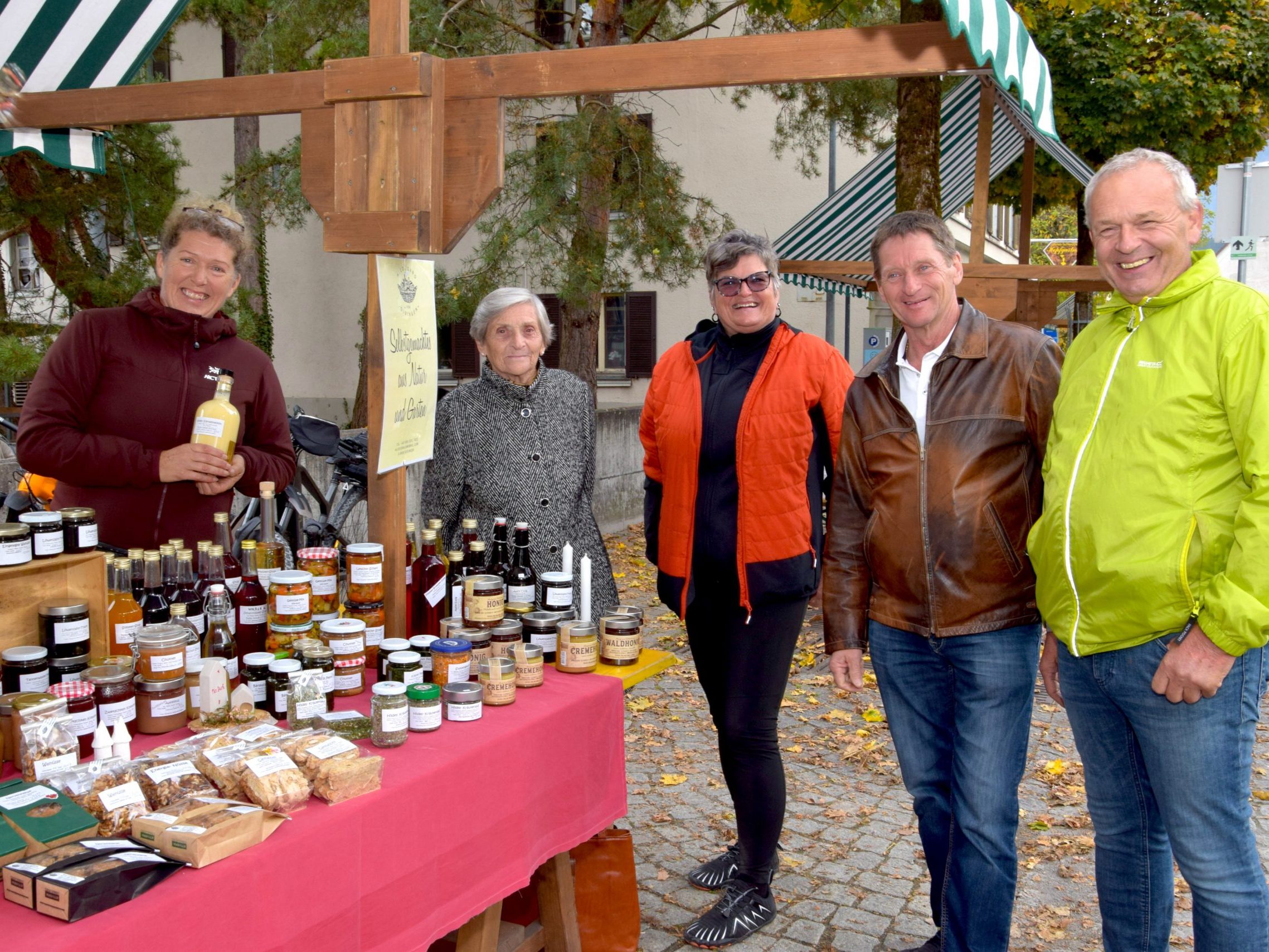Marktstand von Hildegard Ammann beim Markt der Kulturen in Bludenz Marktstand von Hildegard Ammann beim Markt der Kulturen in Bludenz
