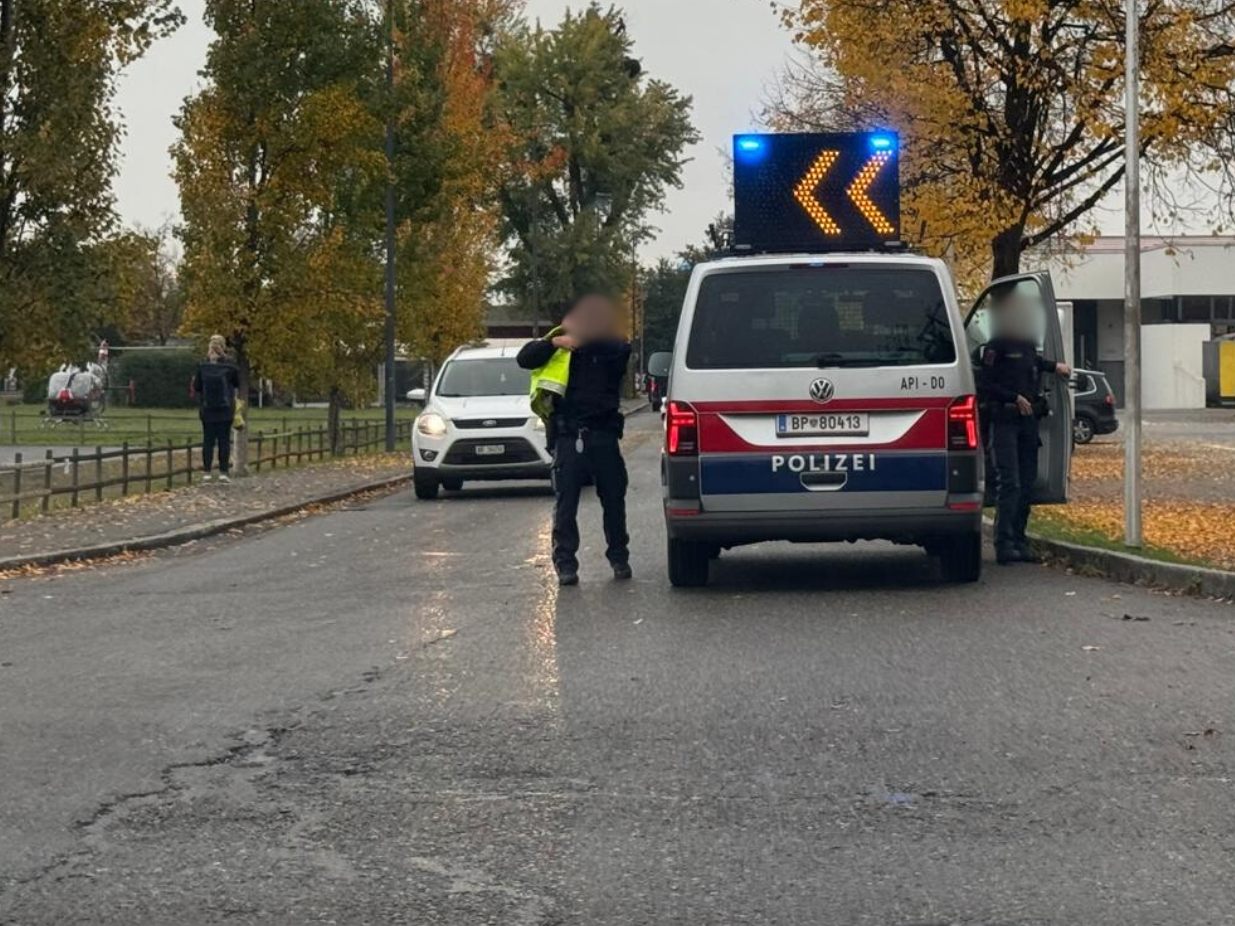 Die Polizei konnte einen Verdächtigen festnehmen. Die Polizei konnte einen Verdächtigen festnehmen.