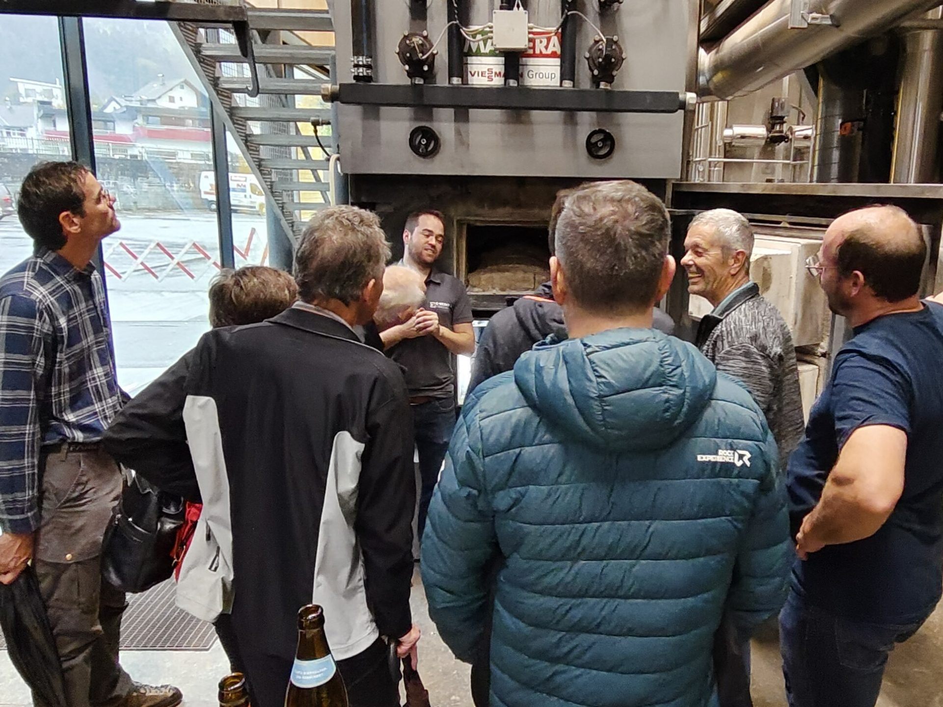 Die Besucher erhielten vertiefte Einblicke  in das Biomasse-Heizwerk.