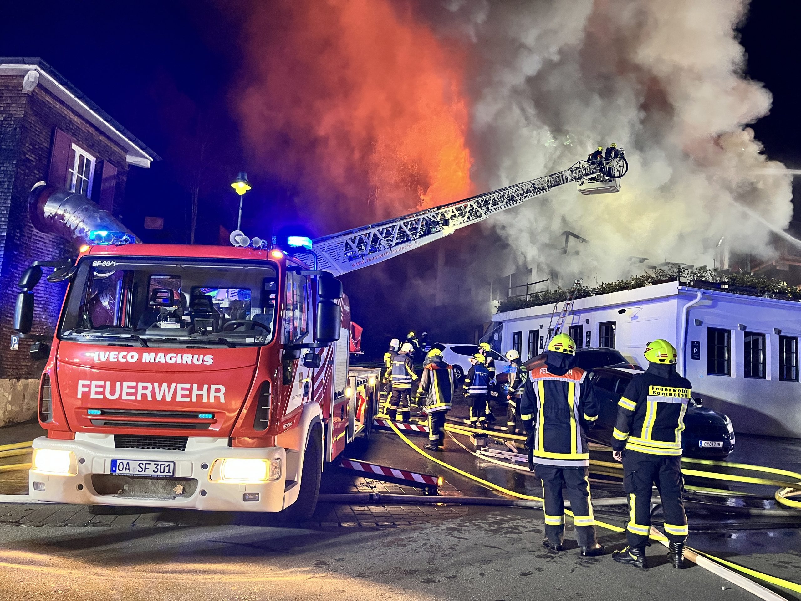 Im Einsatz standen zahlreiche Einsatzkräfte. Im Einsatz standen zahlreiche Einsatzkräfte.