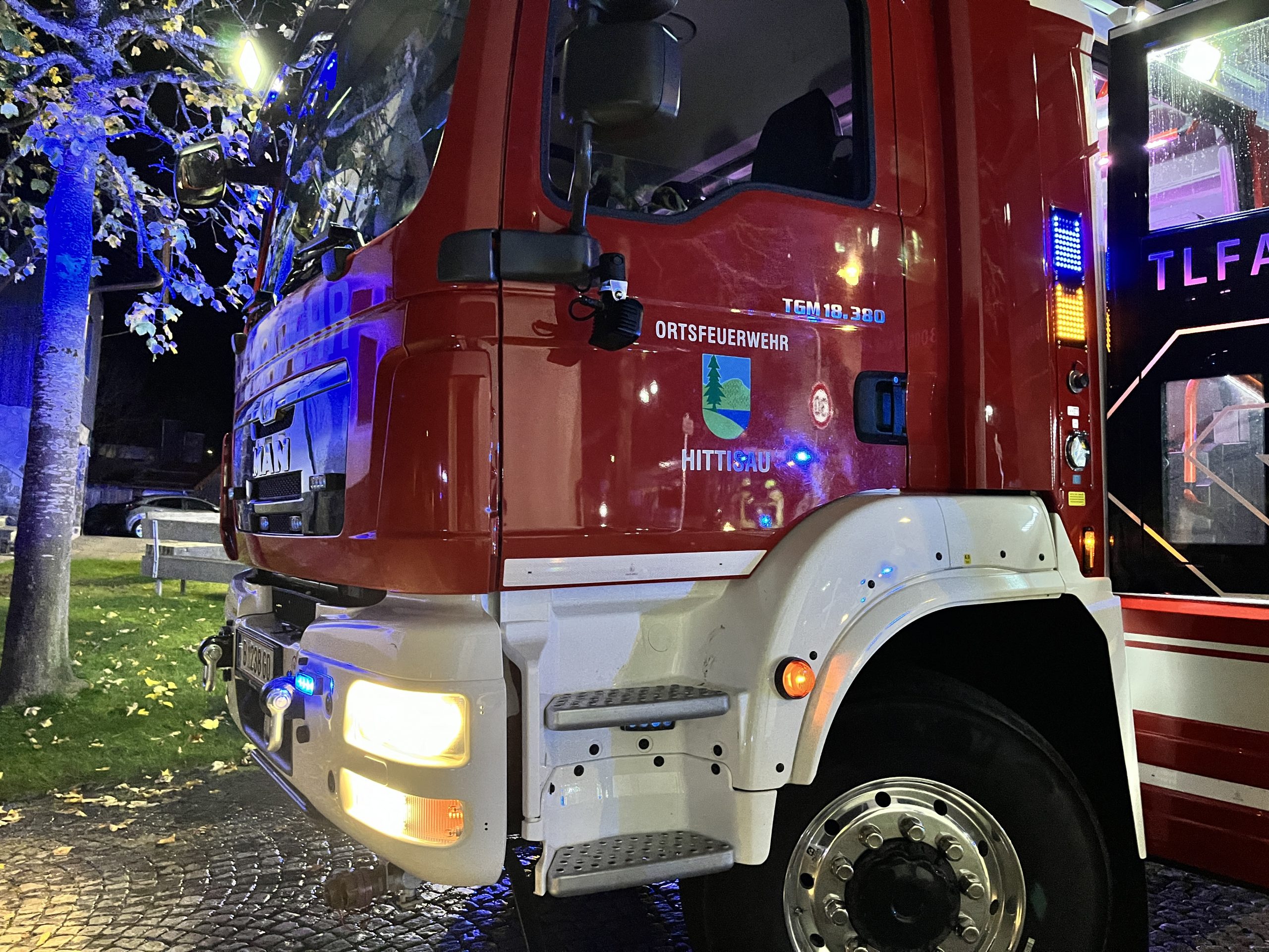 Die Feuerwehr Hittisau war gleich mit mehreren Fahrzeugen im Einsatz Die Feuerwehr Hittisau war gleich mit mehreren Fahrzeugen im Einsatz