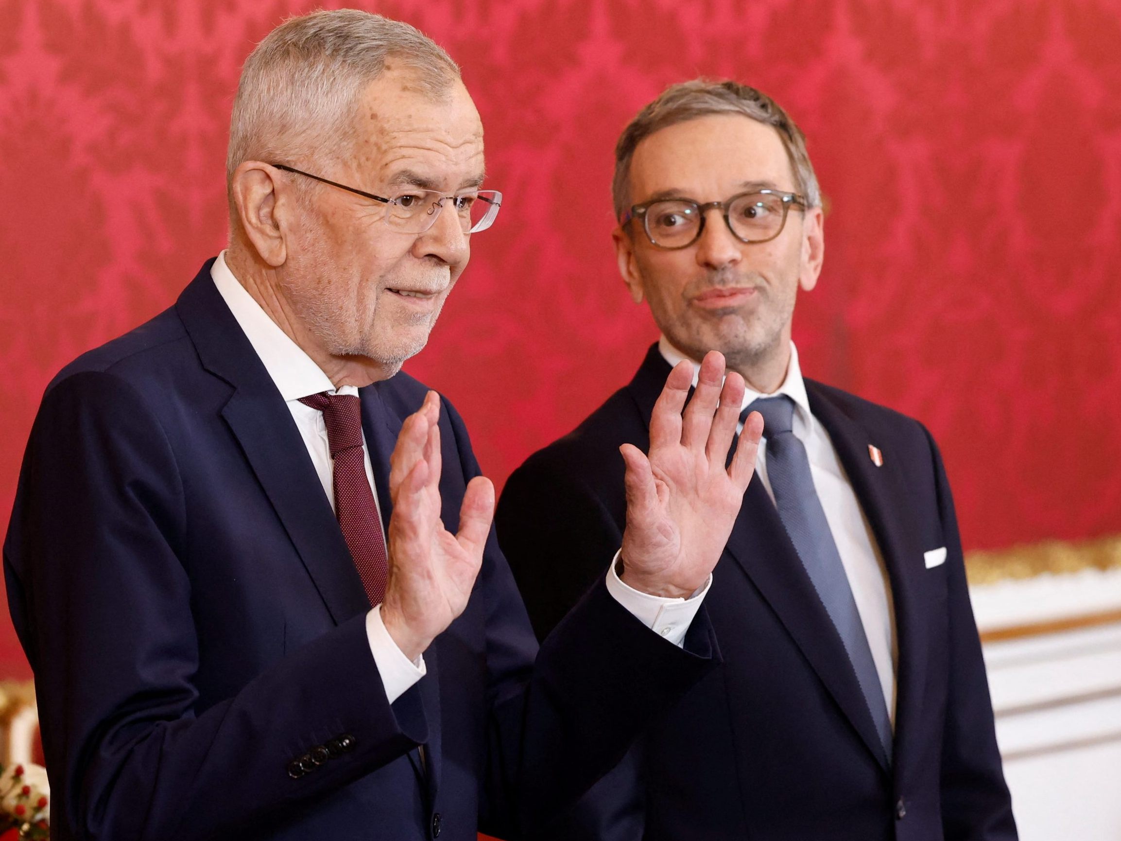 Kickl sieht einen Bruch "mit den bewährten und normalen Prozessen unserer zweiten Republik". Kickl sieht einen Bruch "mit den bewährten und normalen Prozessen unserer zweiten Republik".
