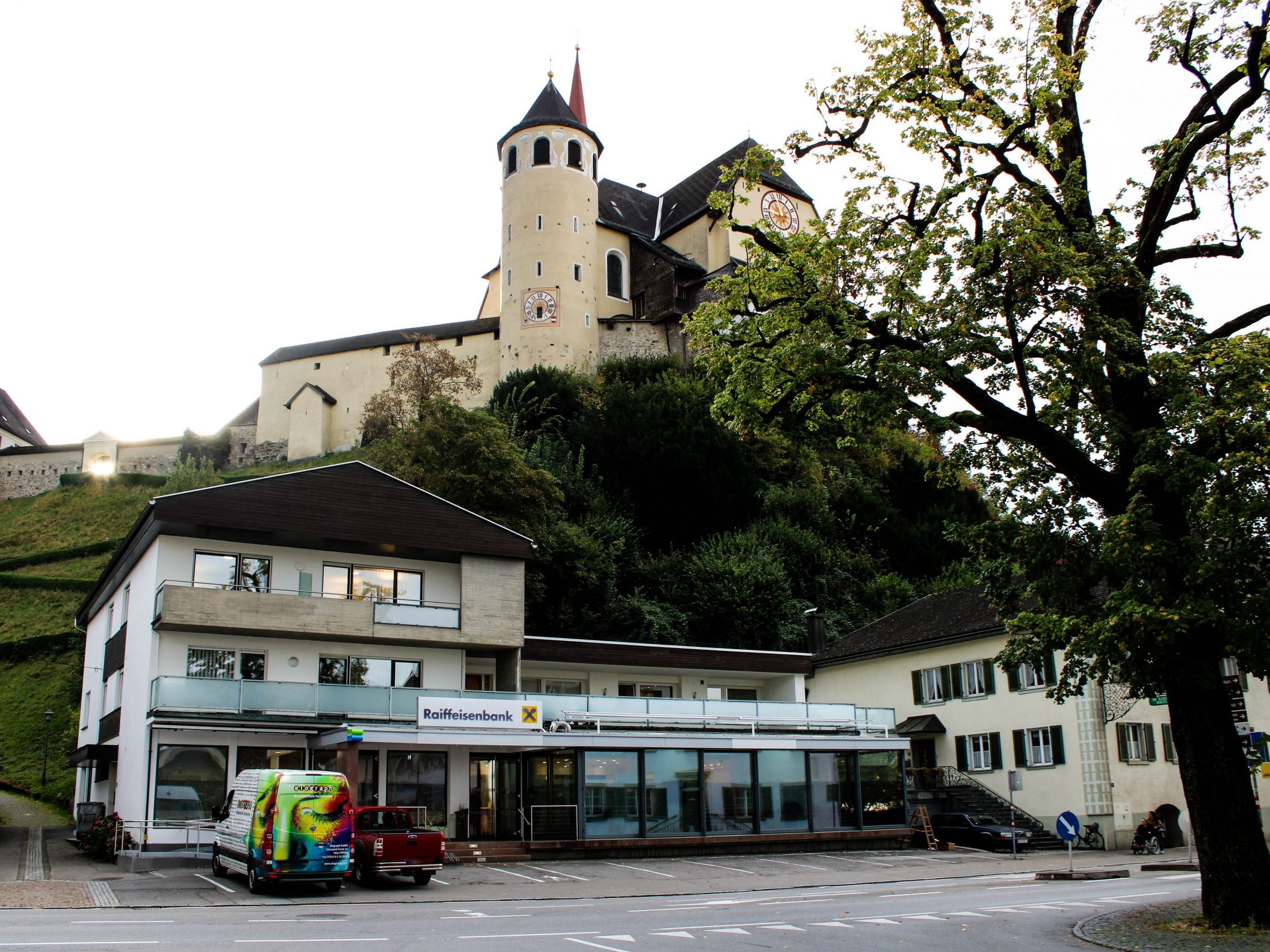 Das Ausweichlokal der Raika Rankweil befindet sic im ehemaligen Burgcafe. Das Ausweichlokal der Raika Rankweil befindet sic im ehemaligen Burgcafe.