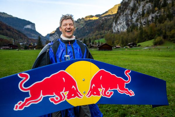 Peter Salzmann: Drei Weltrekorde im Wingsuit-Foil-Flug auf der Jungfrau