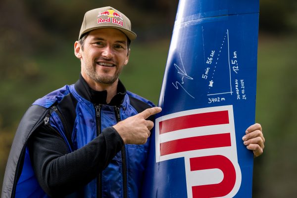 Peter Salzmann: Drei Weltrekorde im Wingsuit-Foil-Flug auf der Jungfrau