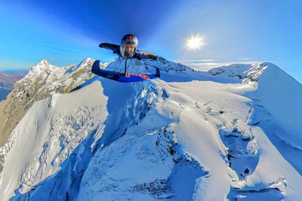 Peter Salzmann: Drei Weltrekorde im Wingsuit-Foil-Flug auf der Jungfrau