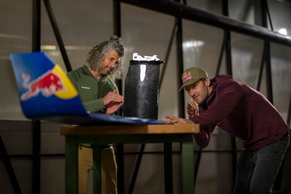Peter Salzmann: Drei Weltrekorde im Wingsuit-Foil-Flug auf der Jungfrau