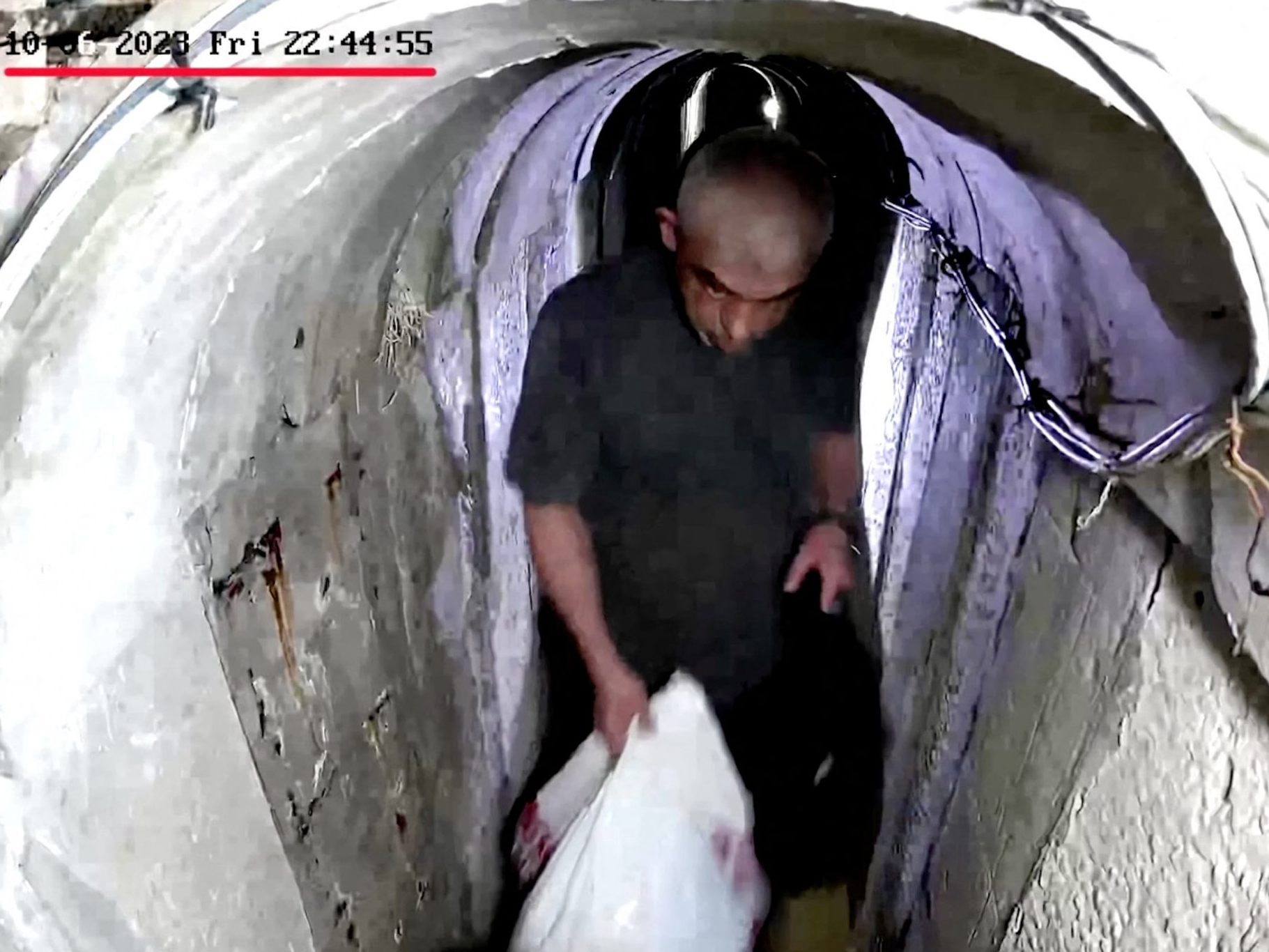Israels Armee: Hamas-Chef Sinwar verschanzte sich mit Familie in unterirdischem Tunnelsystem. Israels Armee: Hamas-Chef Sinwar verschanzte sich mit Familie in unterirdischem Tunnelsystem.