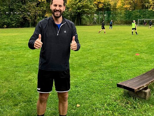 Bürgermeister Simon Tschann beim Training des Sportvereins AH Brunnenfeld.
