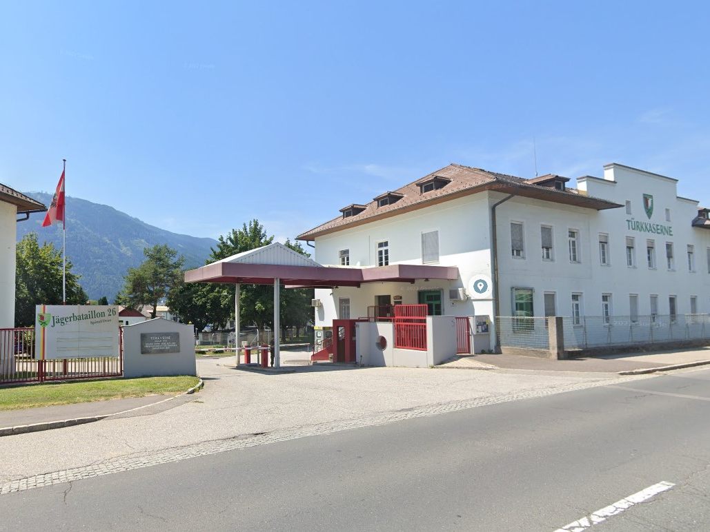 Schuss in der Türk-Kaserne: 21-jähriger Grundwehrdiener per Notarzthubschrauber ins Krankenhaus geflogen.