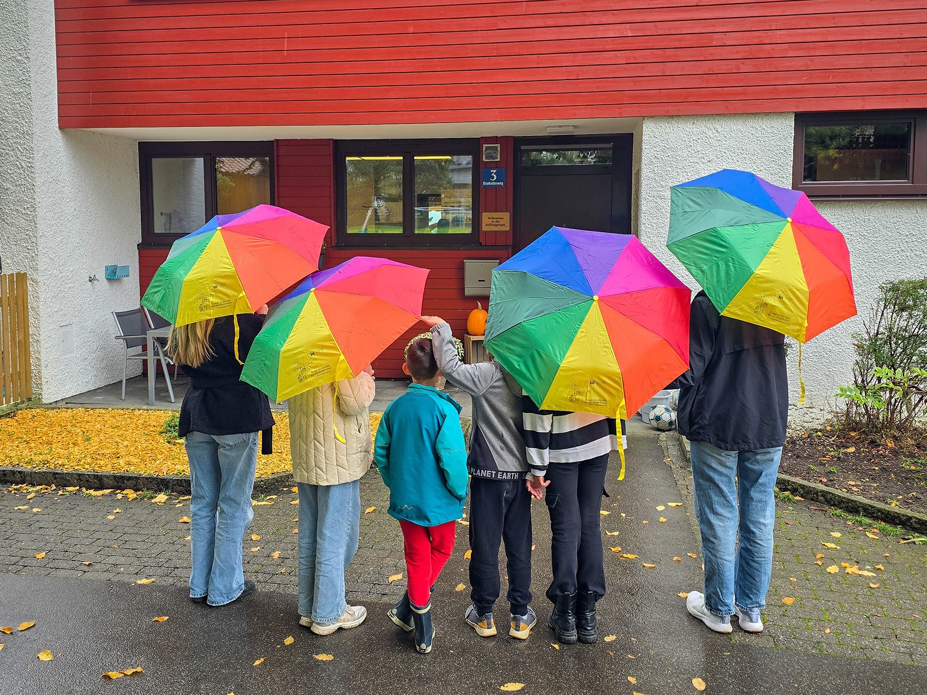 Aufgehoben und sicher: Die Auffanggruppe bietet Kindern seit 40 Jahren einen Schutzraum in Krisensituationen. Aufgehoben und sicher: Die Auffanggruppe bietet Kindern seit 40 Jahren einen Schutzraum in Krisensituationen.