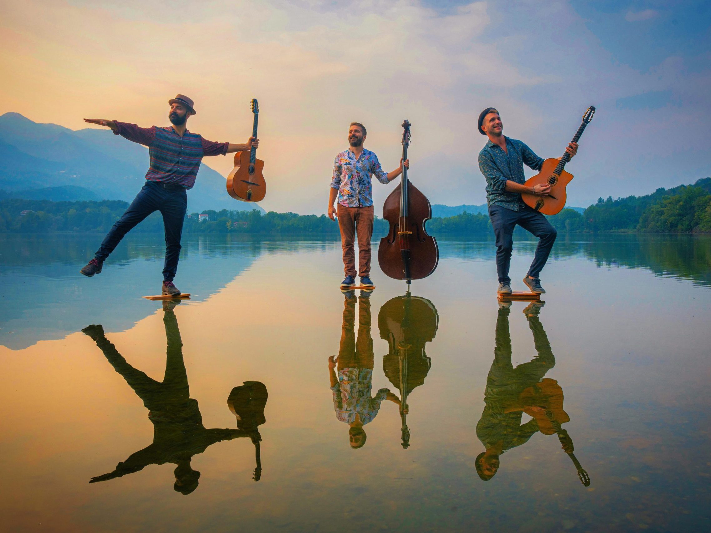 Die Band spielt Lieder aus Jazz, Swing, Blues und aus dem Genre Folk Die Band spielt Lieder aus Jazz, Swing, Blues und aus dem Genre Folk