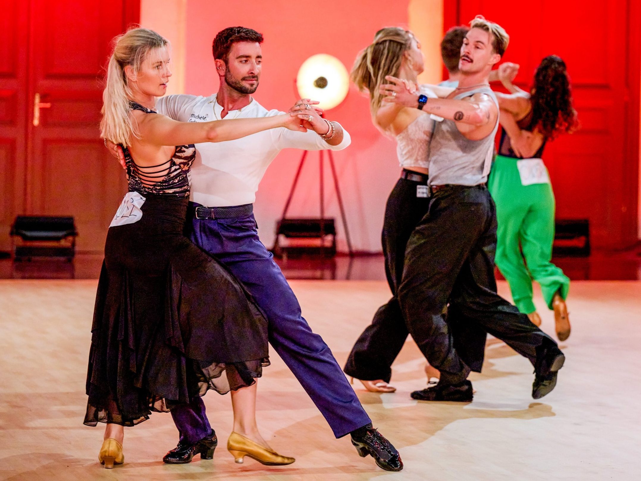 Profis und Amateure werden für "Dancing Stars" gesucht. Profis und Amateure werden für "Dancing Stars" gesucht.