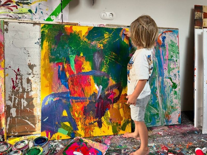 Der "Mini-Picasso" verkauft seine Gemälde bereits für mehrere hunderttausend Euro. Der "Mini-Picasso" verkauft seine Gemälde bereits für mehrere hunderttausend Euro.