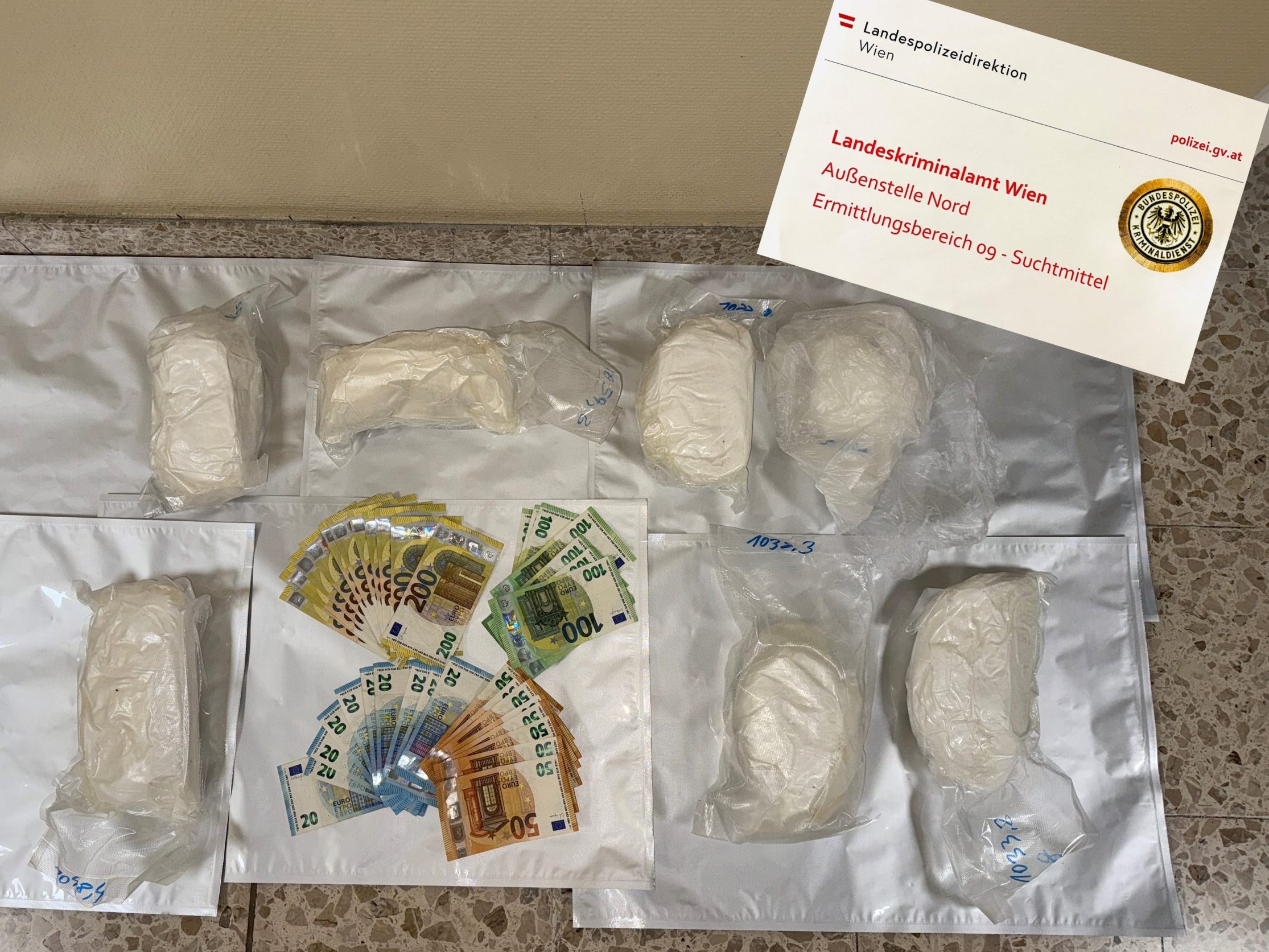 6,5 Kilo Speed wurden in einer Wiener Wohnung sichergestellt. 6,5 Kilo Speed wurden in einer Wiener Wohnung sichergestellt.