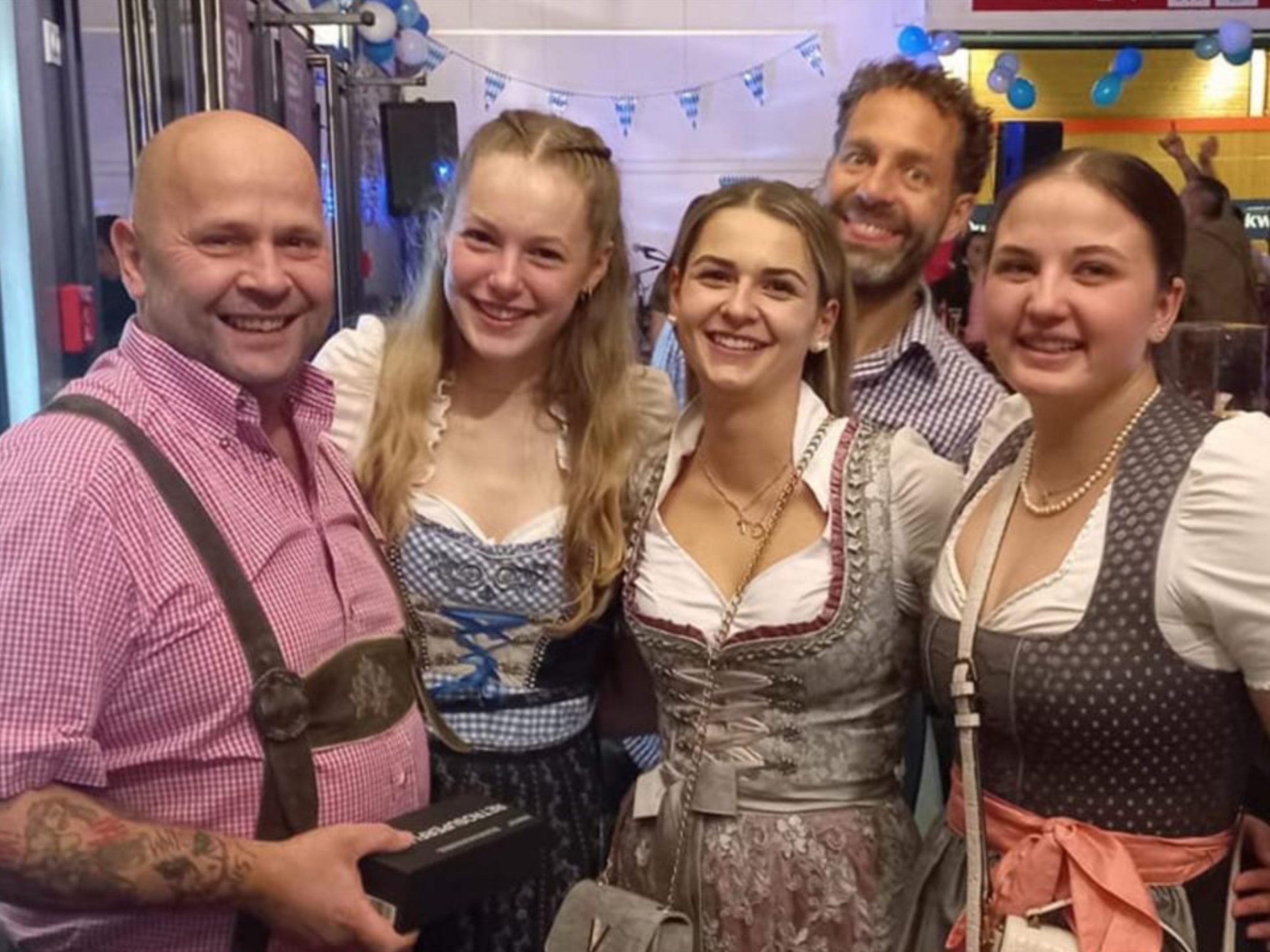 Nach dem Spiel gegen Tulln wechseln die SSV-Girls ihr Dress gegen ein Dirndl. Nach dem Spiel gegen Tulln wechseln die SSV-Girls ihr Dress gegen ein Dirndl.