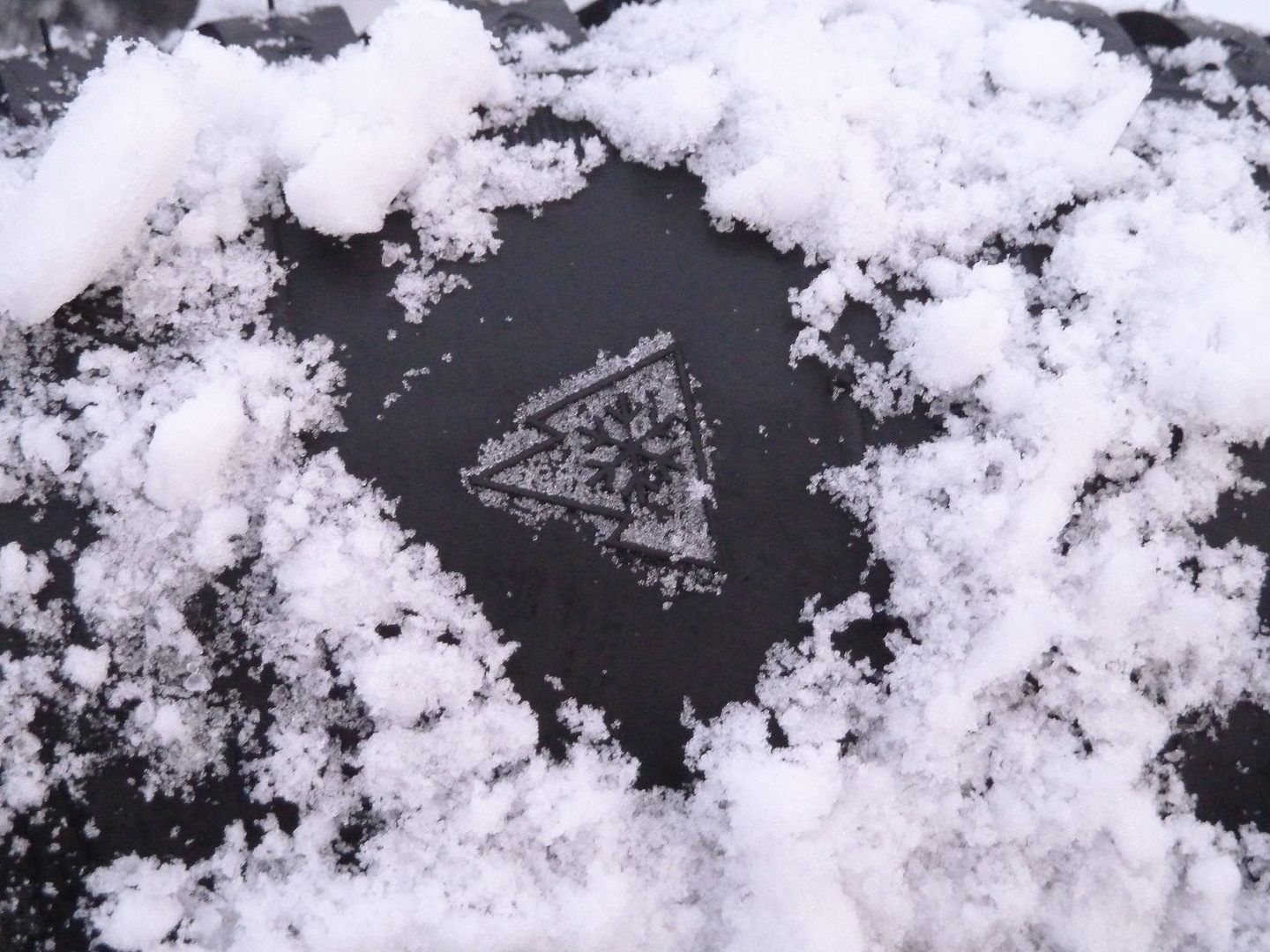Winterreifen müssen seit 2018 Alpinsymbol aufweisen. Winterreifen müssen seit 2018 Alpinsymbol aufweisen.