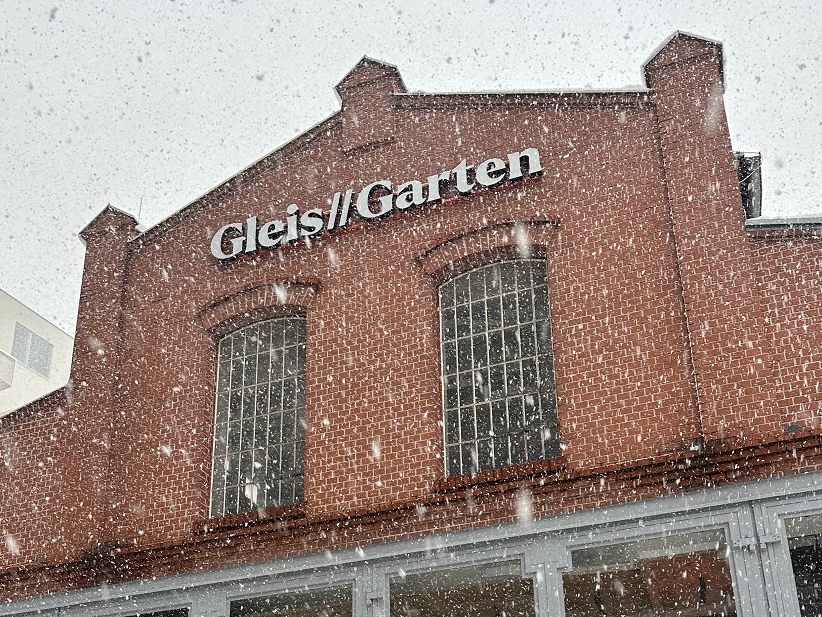 Der Gleis//Garten lädt zu winterlicher Stimmung in Wiens erstem Food-Market ein.