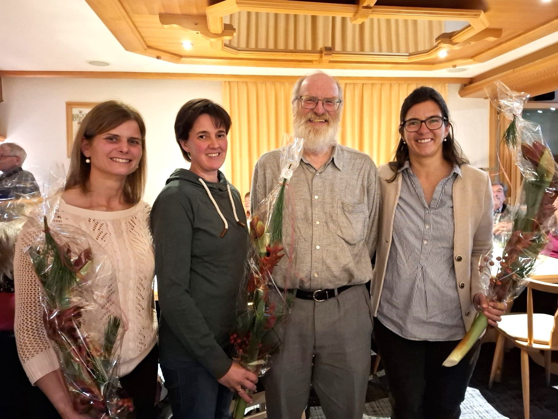 Planung und Organisation der Stammtisch-Gespräche: Annette Sohler, Isabella Vögel, Pfarrer Josef Walter und Silvia Berger.