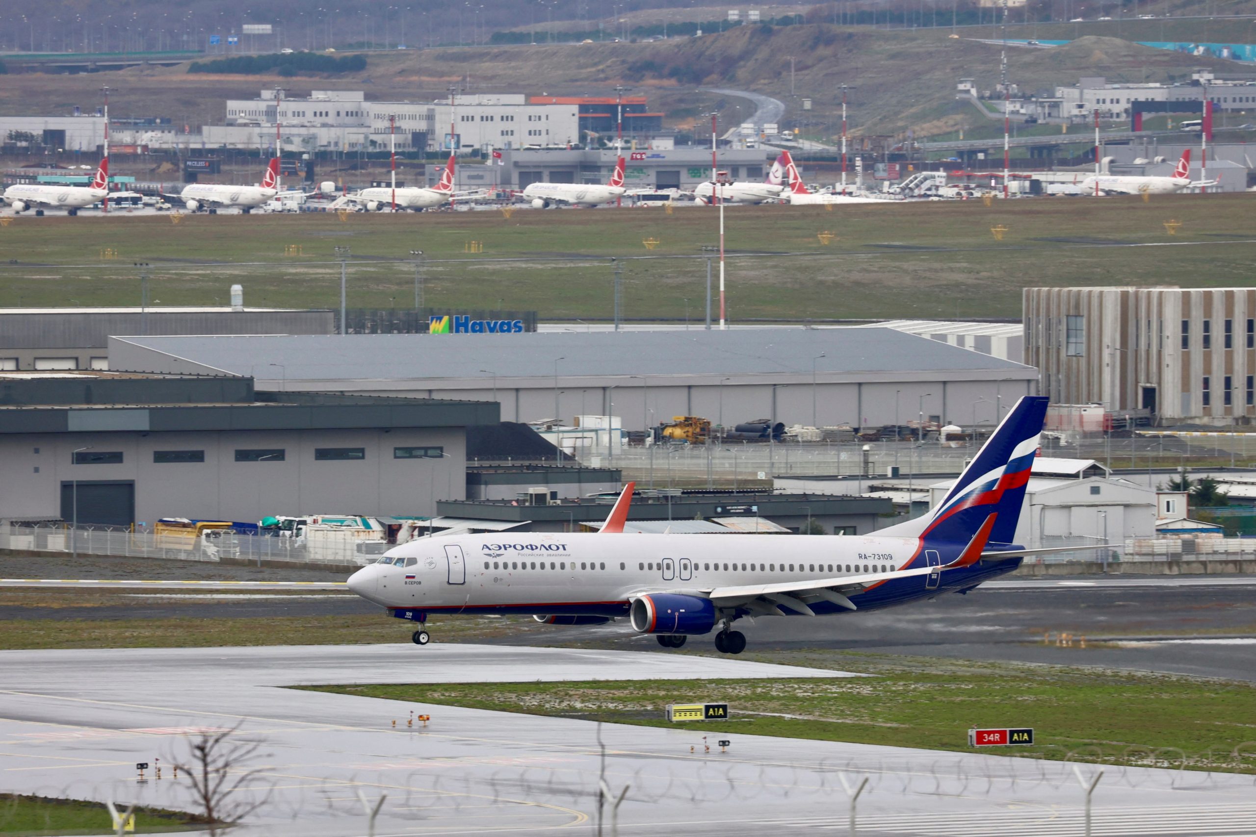 Der Luxus-Parkplatz in München: Dieser Aeroflot-Jet stand seit 2022 still.