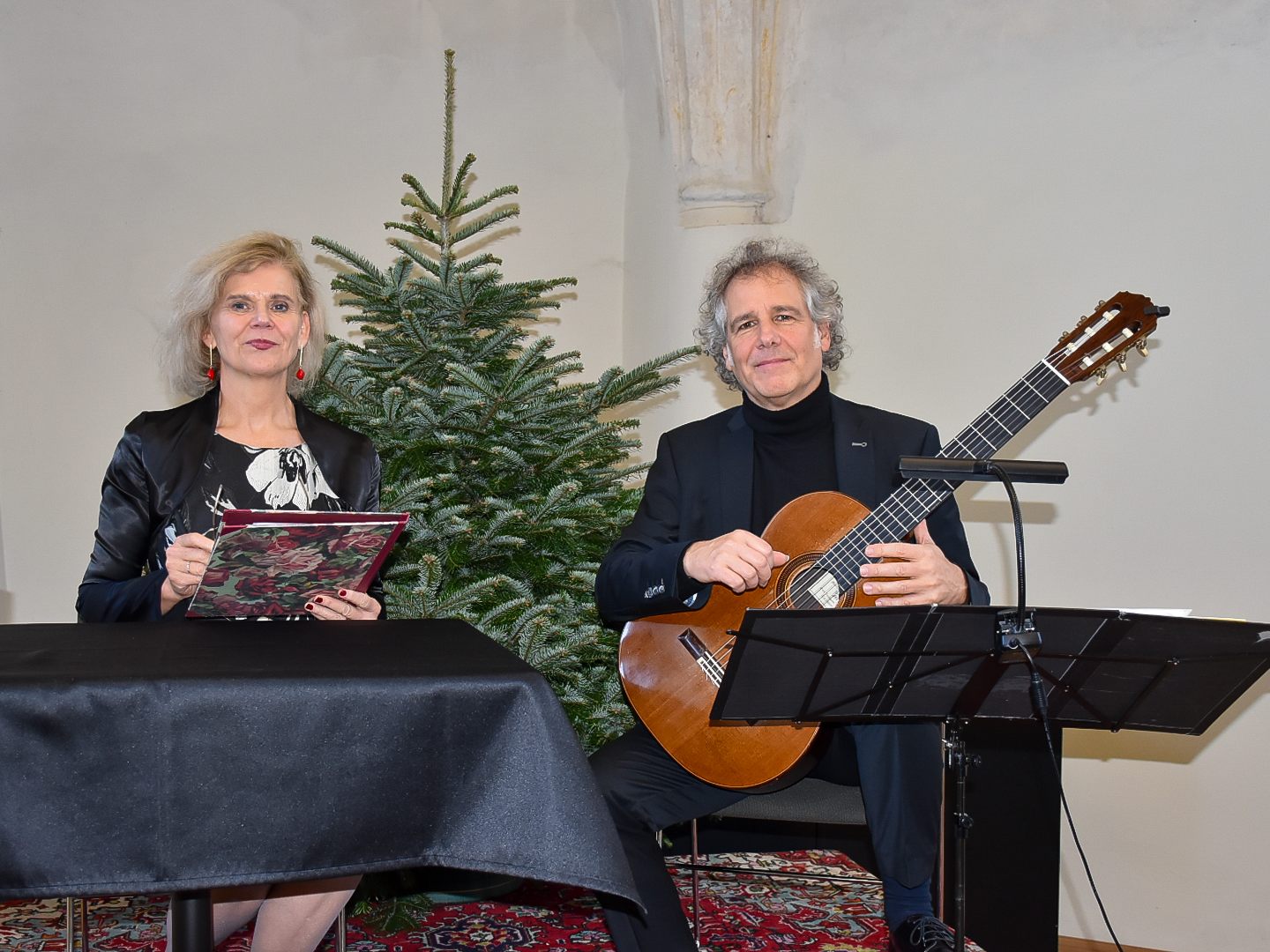 Renate Bauer und Alexander Swete stimmen das Publikum auf Weihnachten ein