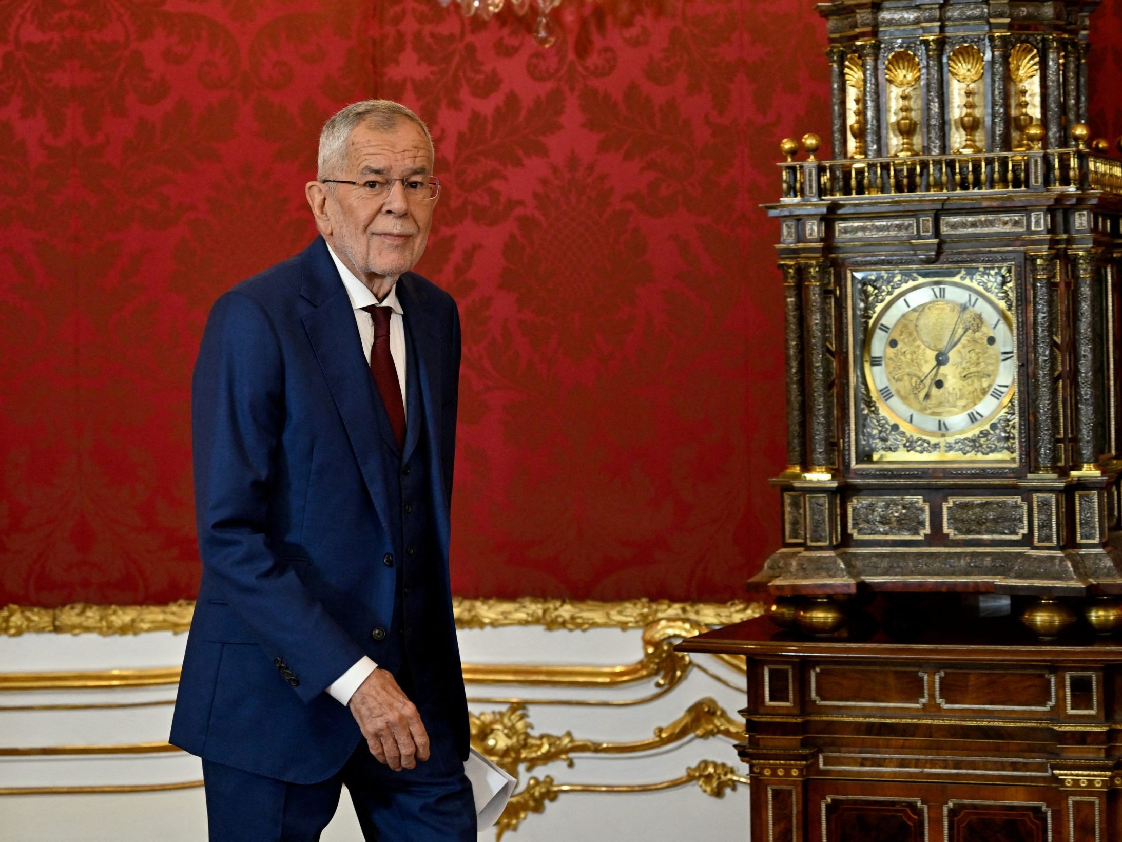 Van der Bellen hat die Bandscheiben-OP gut überstanden.