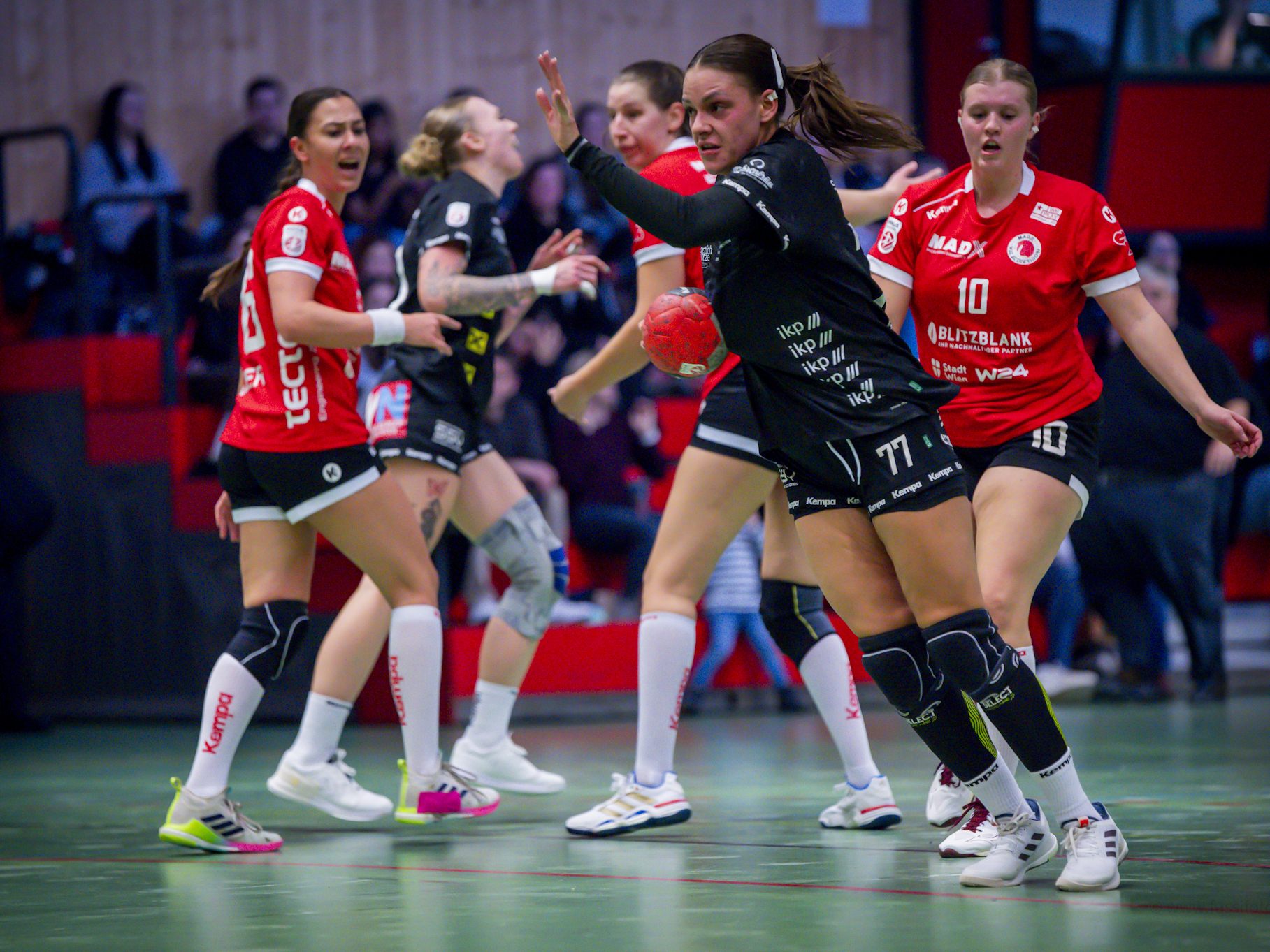 Im Nachtragspiel gegen Atzgersdorf setzte es für die Schoren-Girls eine knappe Heimniederlage.