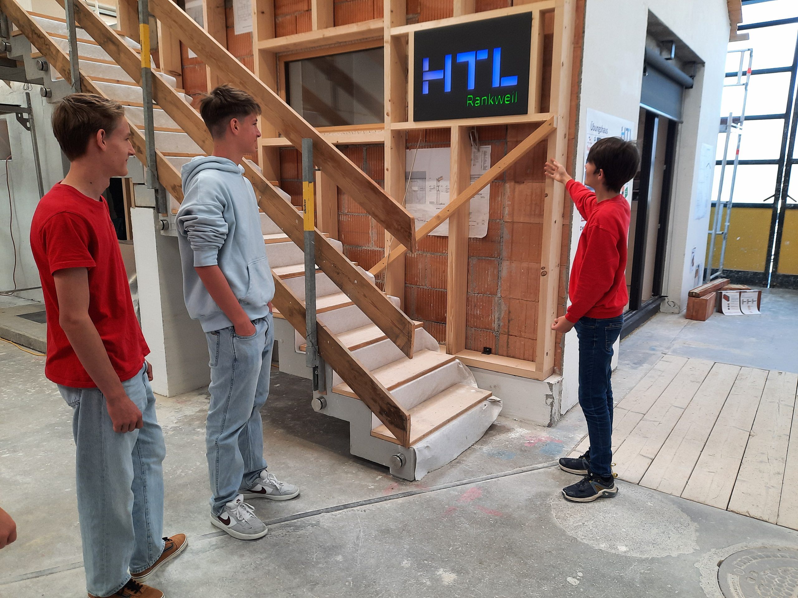 HTL-Schüler erklärten, was ihre Schule so besonders macht.