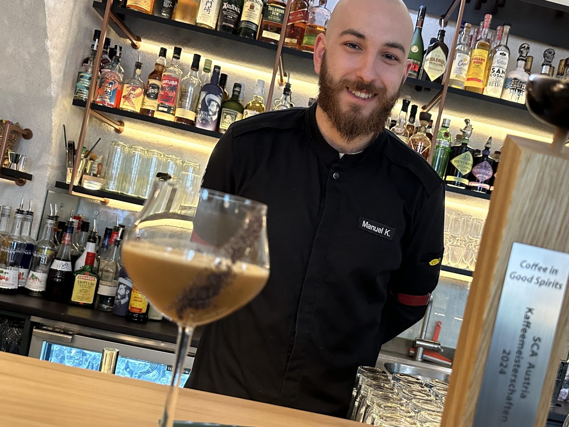 Barista und Barkeeper Manuel ist Staatsmeister in seiner Kategorie. Barista und Barkeeper Manuel ist Staatsmeister in seiner Kategorie.