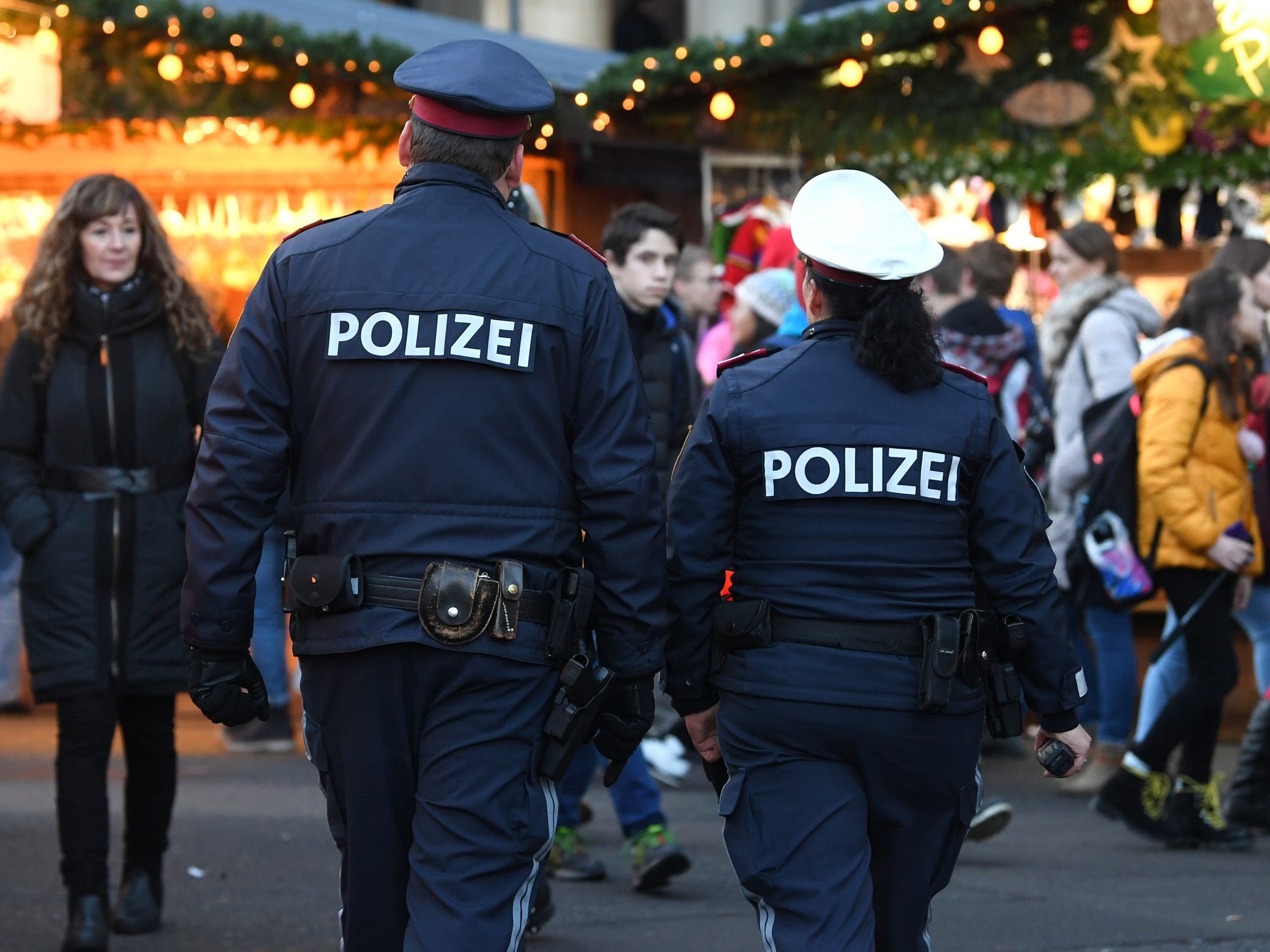 Diebstahl durch unbekannte Täter am Weihnachtsmarkt. Diebstahl durch unbekannte Täter am Weihnachtsmarkt.