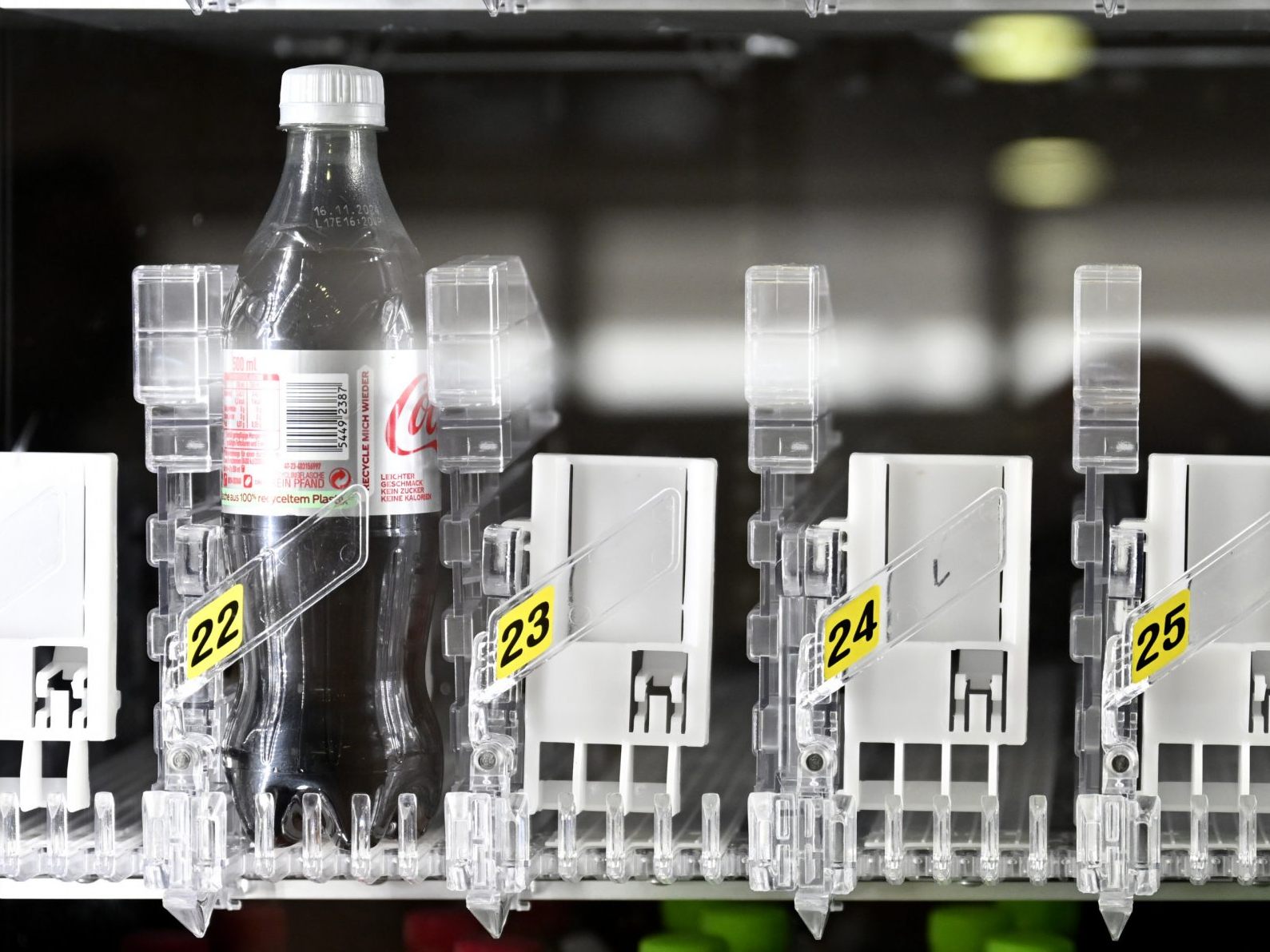 28 Millionen Flaschen waren vom Rückruf bei Coca Cola betroffen. 28 Millionen Flaschen waren vom Rückruf bei Coca Cola betroffen.