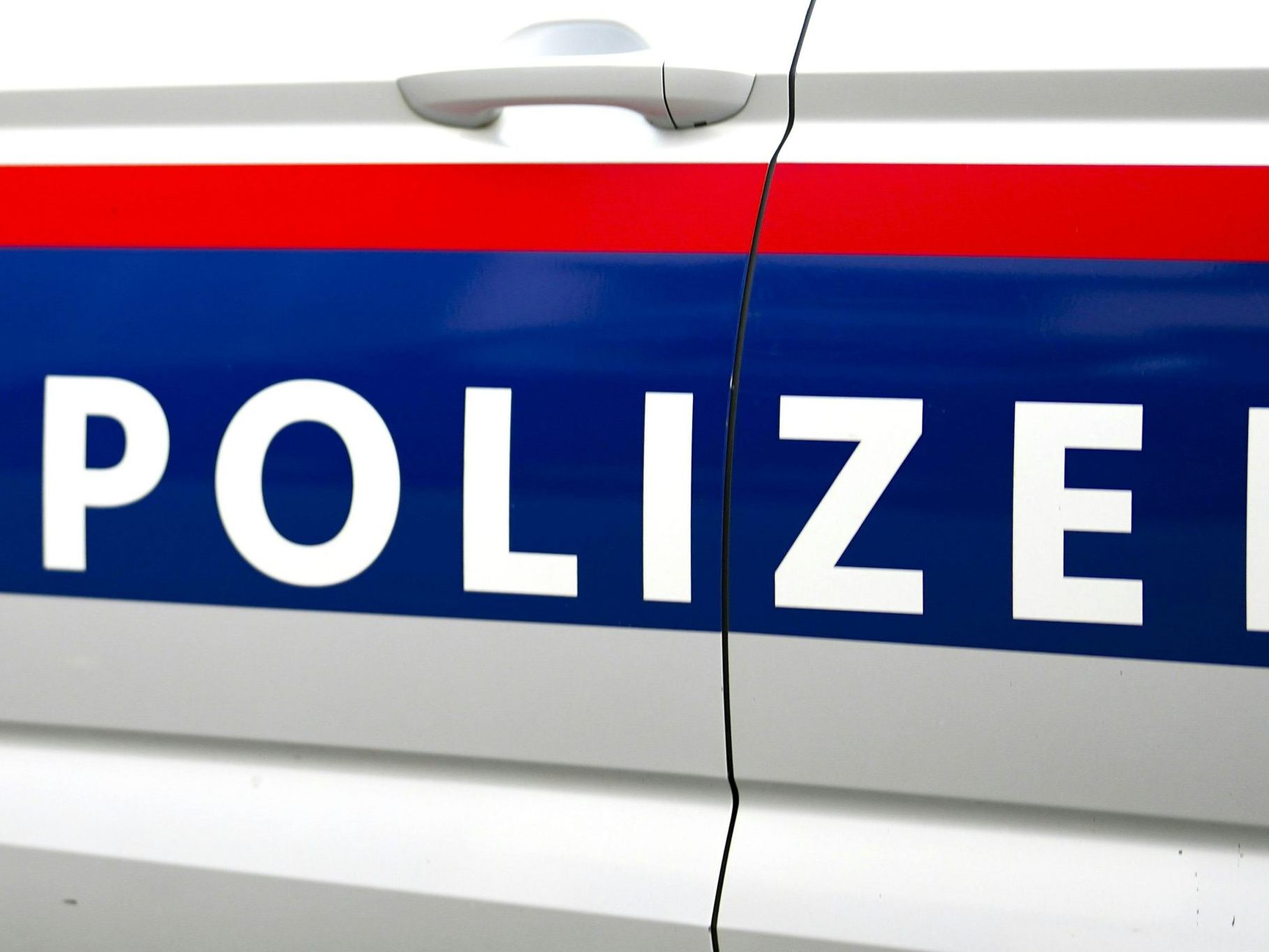 Die Drohung war laut Schwaigerlehner "in den frühen Morgenstunden" und somit vor Unterrichtsbeginn eingegangen. Die Drohung war laut Schwaigerlehner "in den frühen Morgenstunden" und somit vor Unterrichtsbeginn eingegangen.